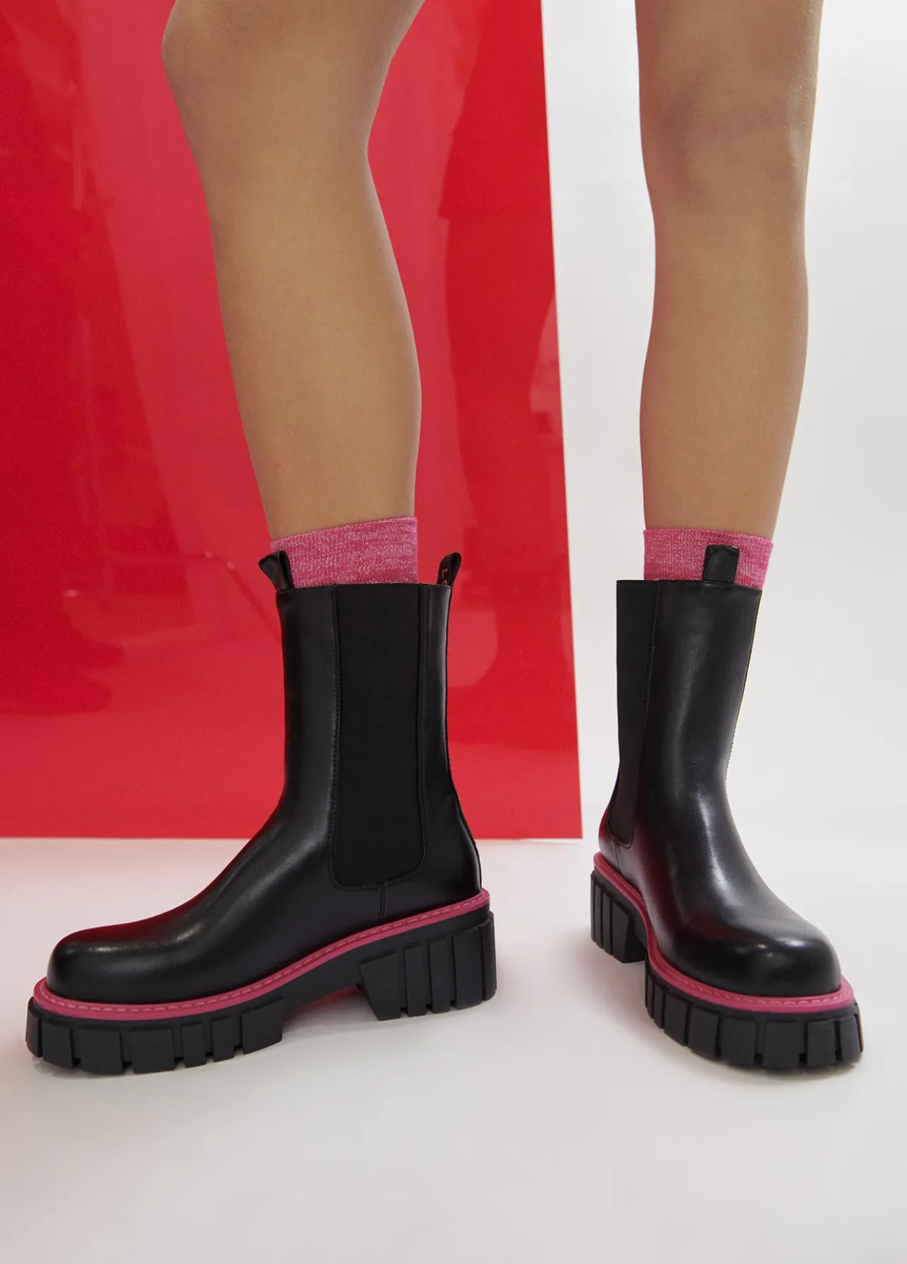 botin_suela_color__calzado__lola_casademunt_6.webp Lola Casademunt Botas Y Botines<Botin suela color | Calzado | Lola Casademunt NEGRO
