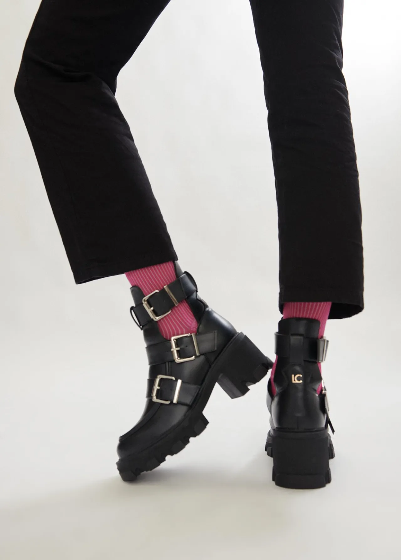 botn_con_hebillas__ver_todo__lola_casademunt_5.webp Lola Casademunt Botas Y Botines<Botín con hebillas | Ver todo | Lola Casademunt NEGRO