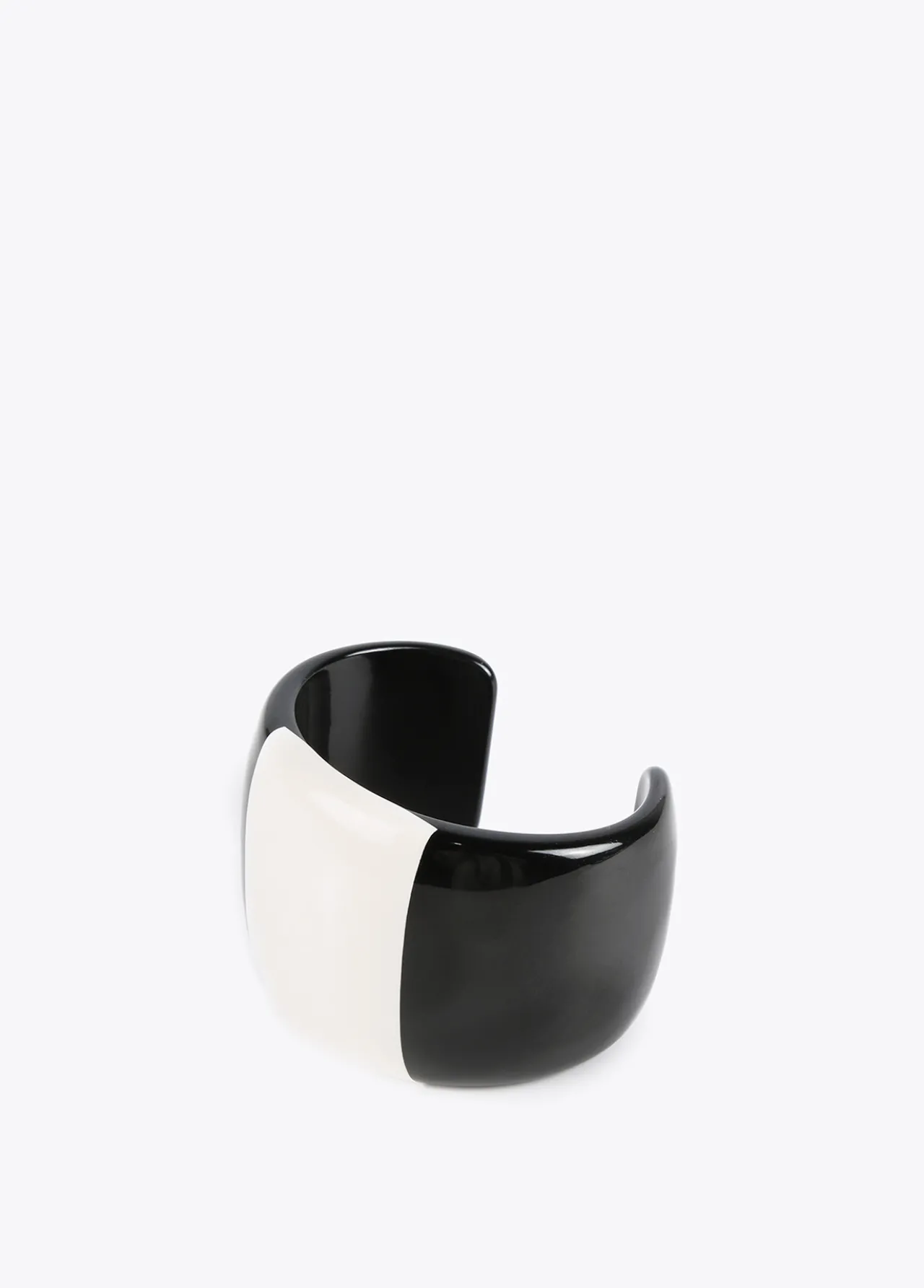 brazalete_rgido_blanco_y_negro_0.webp Lola Casademunt Bisuteria<Brazalete rígido blanco y negro BLANCO-NEGRO