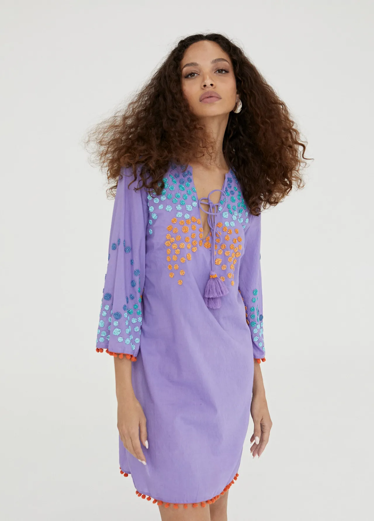 caftan_corto_con_bordado_0-3.webp Lola Casademunt Baño<Caftan corto con bordado NEGRO