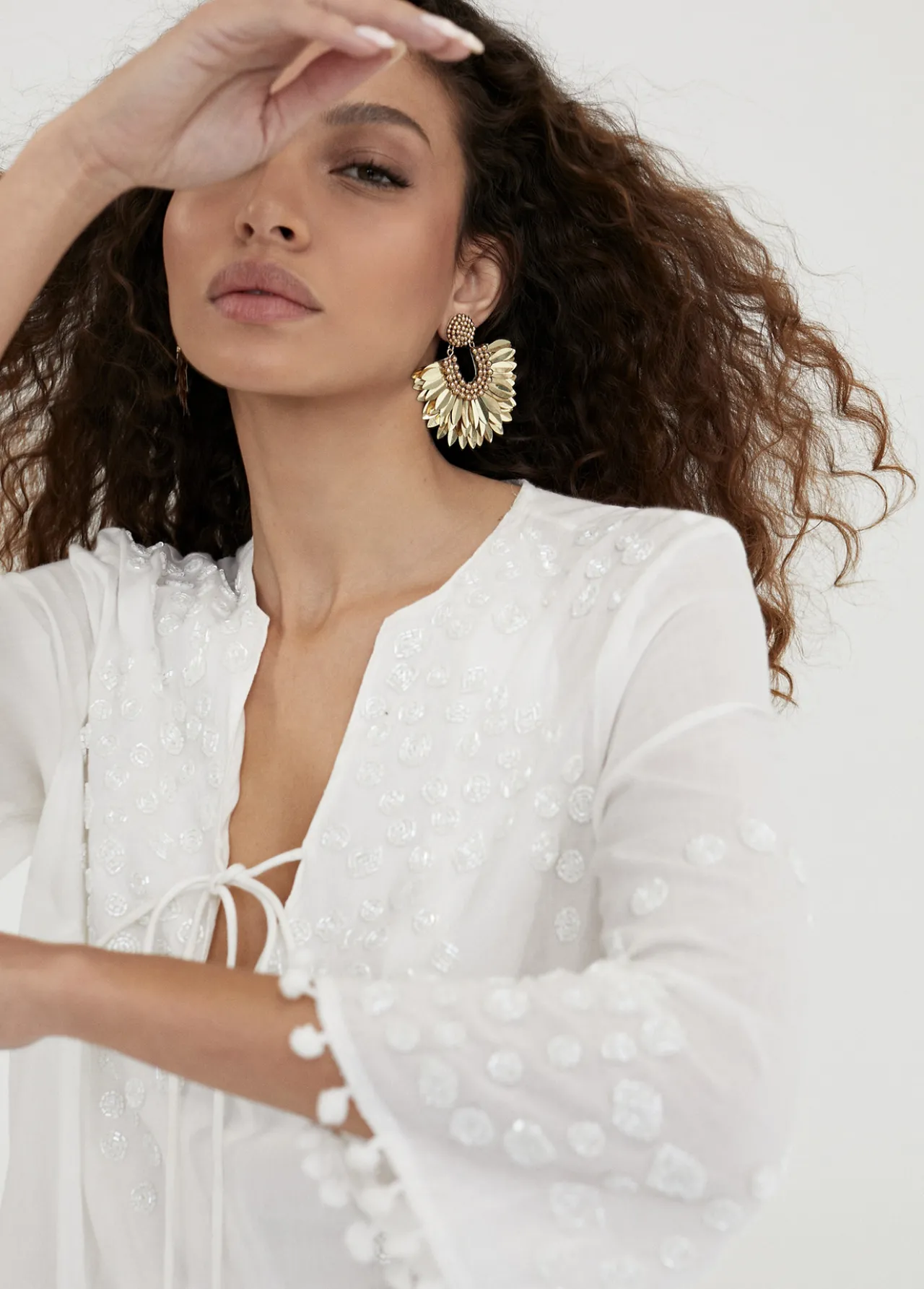 caftan_corto_con_bordado_3-2.webp Lola Casademunt Baño<Caftan corto con bordado NEGRO
