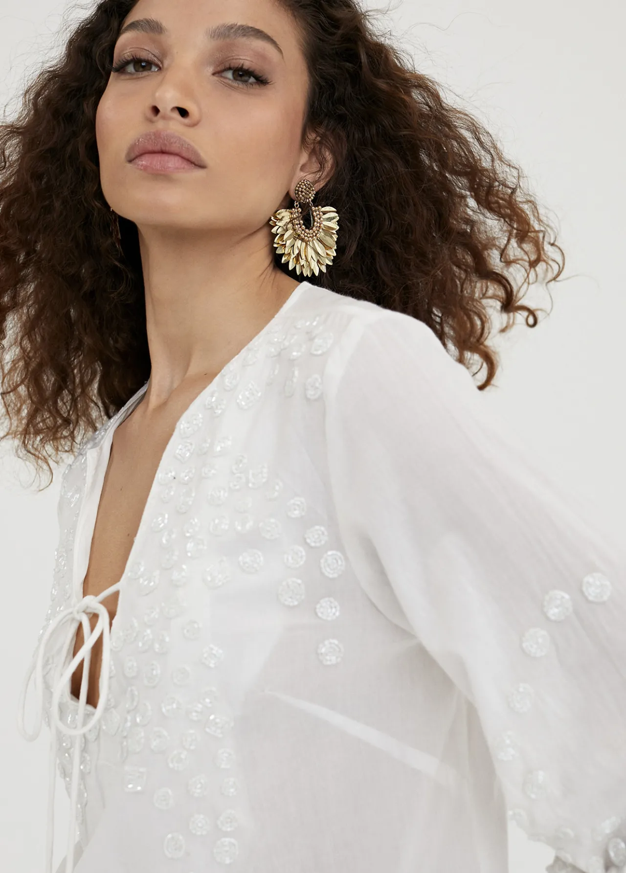caftan_corto_con_bordado_4-1.webp Lola Casademunt Baño<Caftan corto con bordado NEGRO