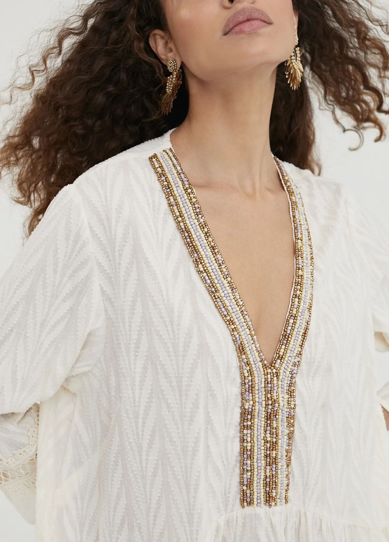caftan_corto_de_volantes_1.webp Lola Casademunt Baño<Caftan corto de volantes BLANCO