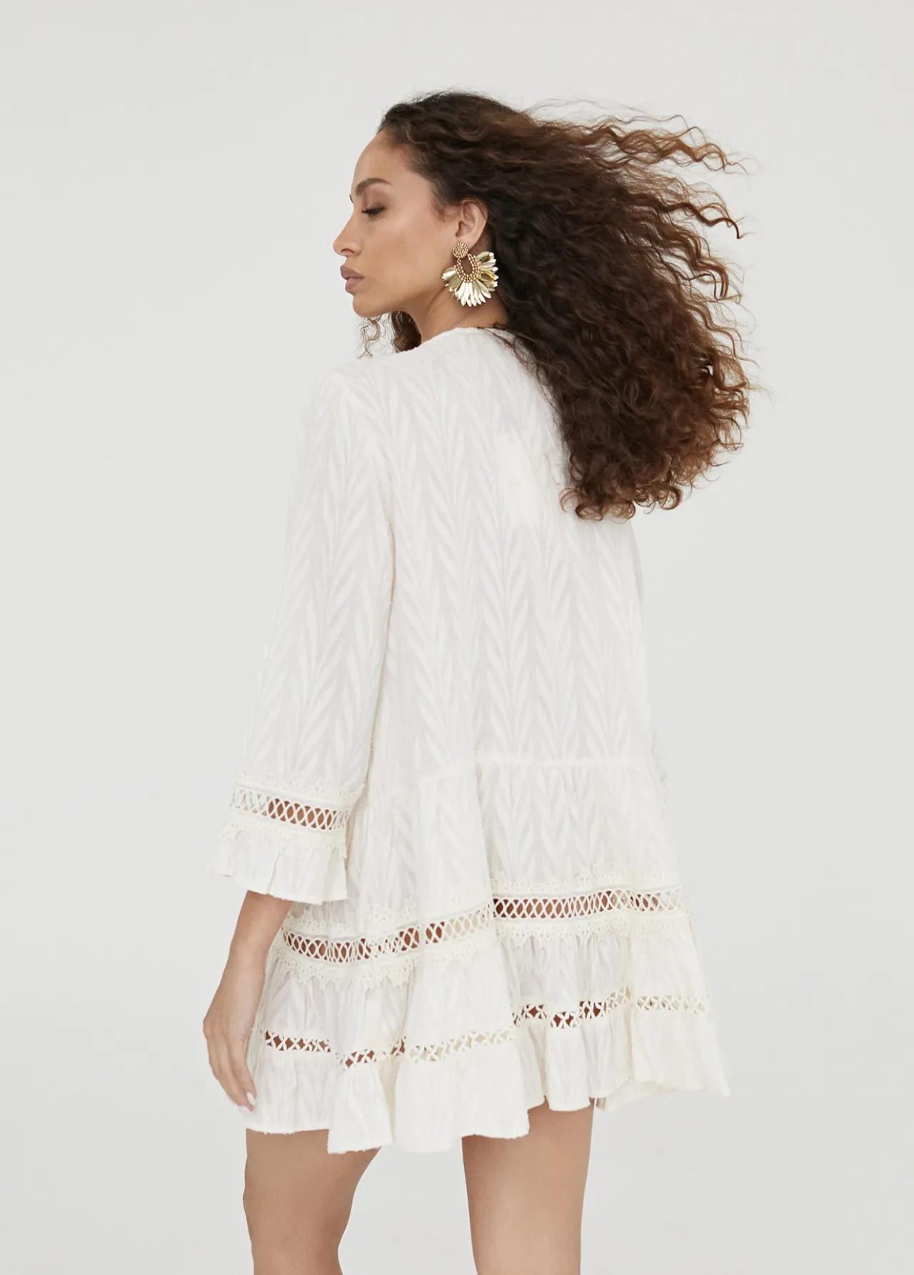 caftan_corto_de_volantes_2.webp Lola Casademunt Baño<Caftan corto de volantes BLANCO