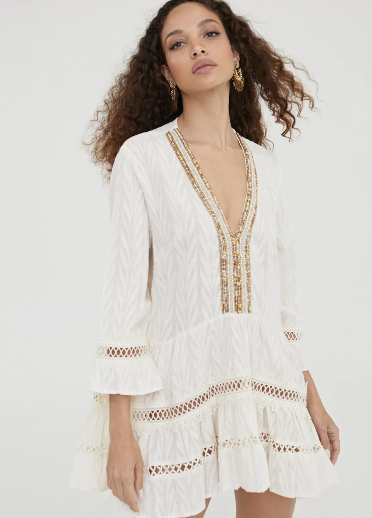 caftan_corto_de_volantes_3.webp Lola Casademunt Baño<Caftan corto de volantes BLANCO