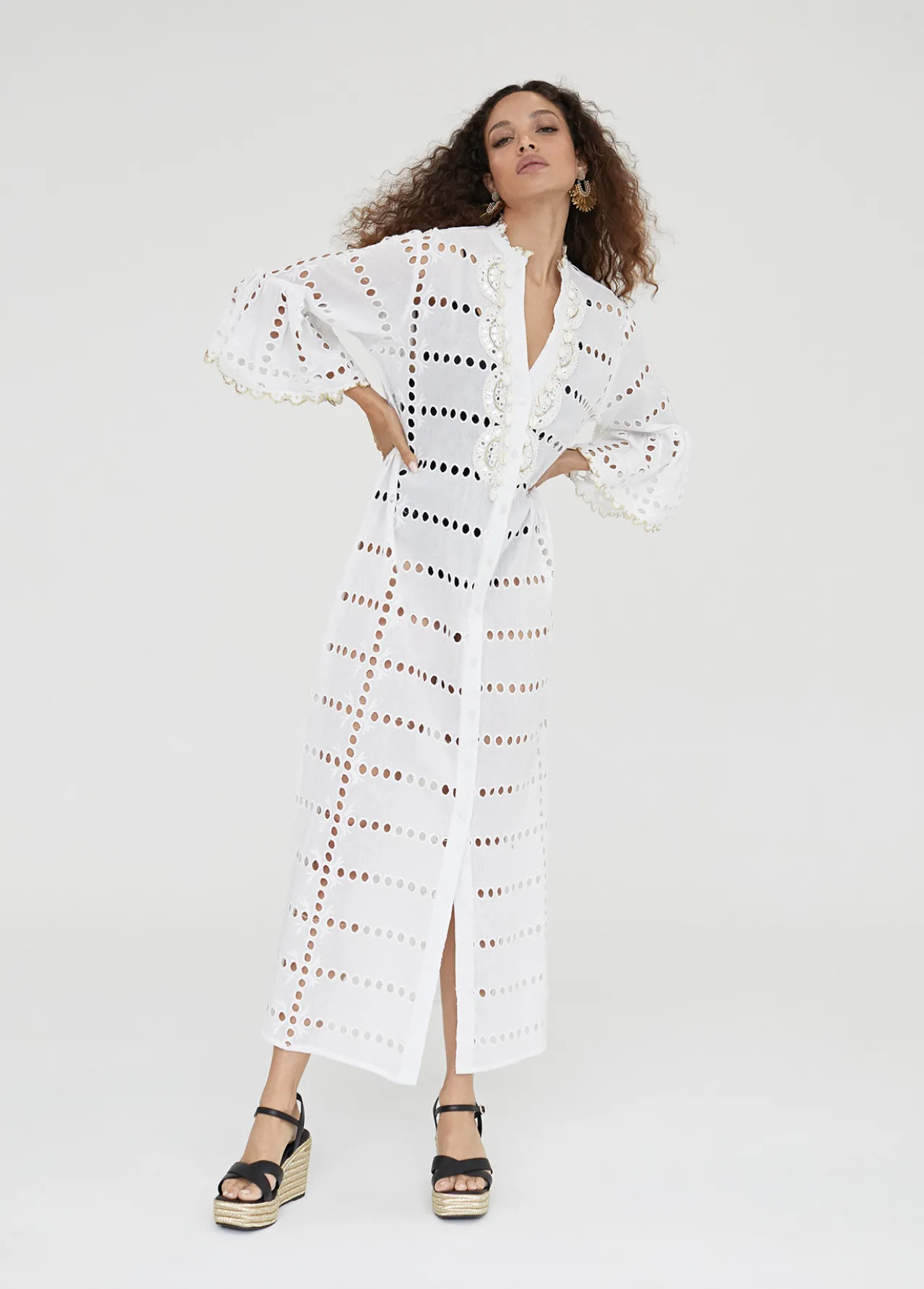 caftan_largo_bordado_0.webp Lola Casademunt Baño<Caftan largo bordado BLANCO