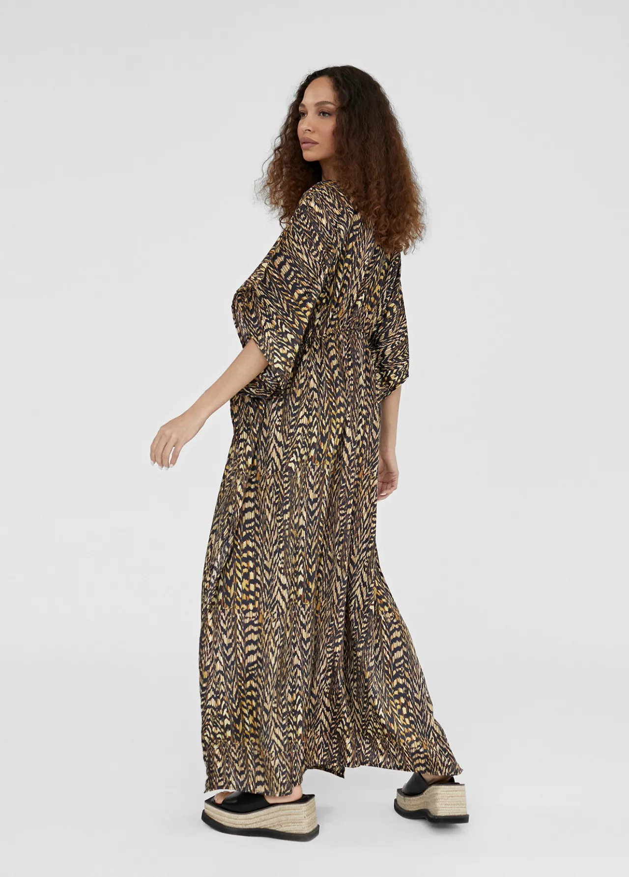 caftan_largo_estampado_3.webp Lola Casademunt Baño<Caftan largo estampado NEGRO-MARRON