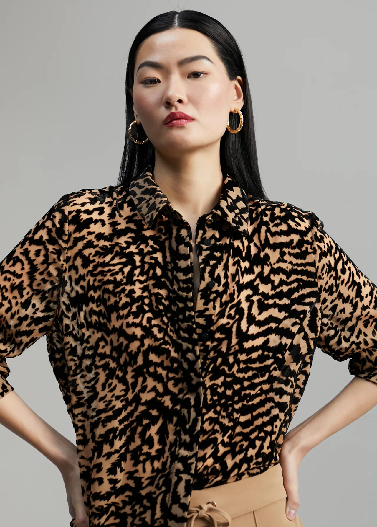 camisa_animal_print_0-2.webp Lola Casademunt Animal Print | Camisas Y Blusas<Camisa animal print MARRON-NEGRO