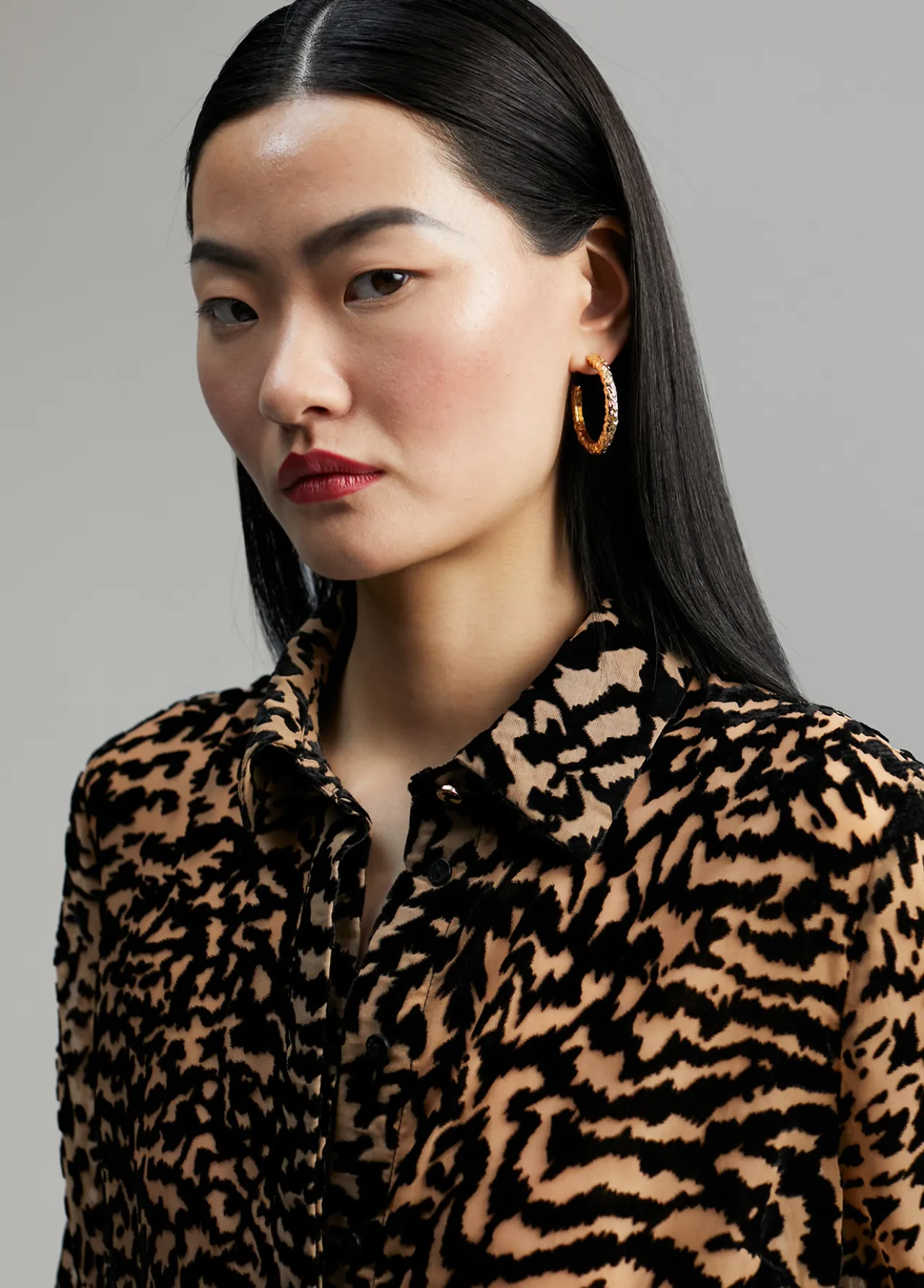 camisa_animal_print_2-2.webp Lola Casademunt Animal Print | Camisas Y Blusas<Camisa animal print MARRON-NEGRO