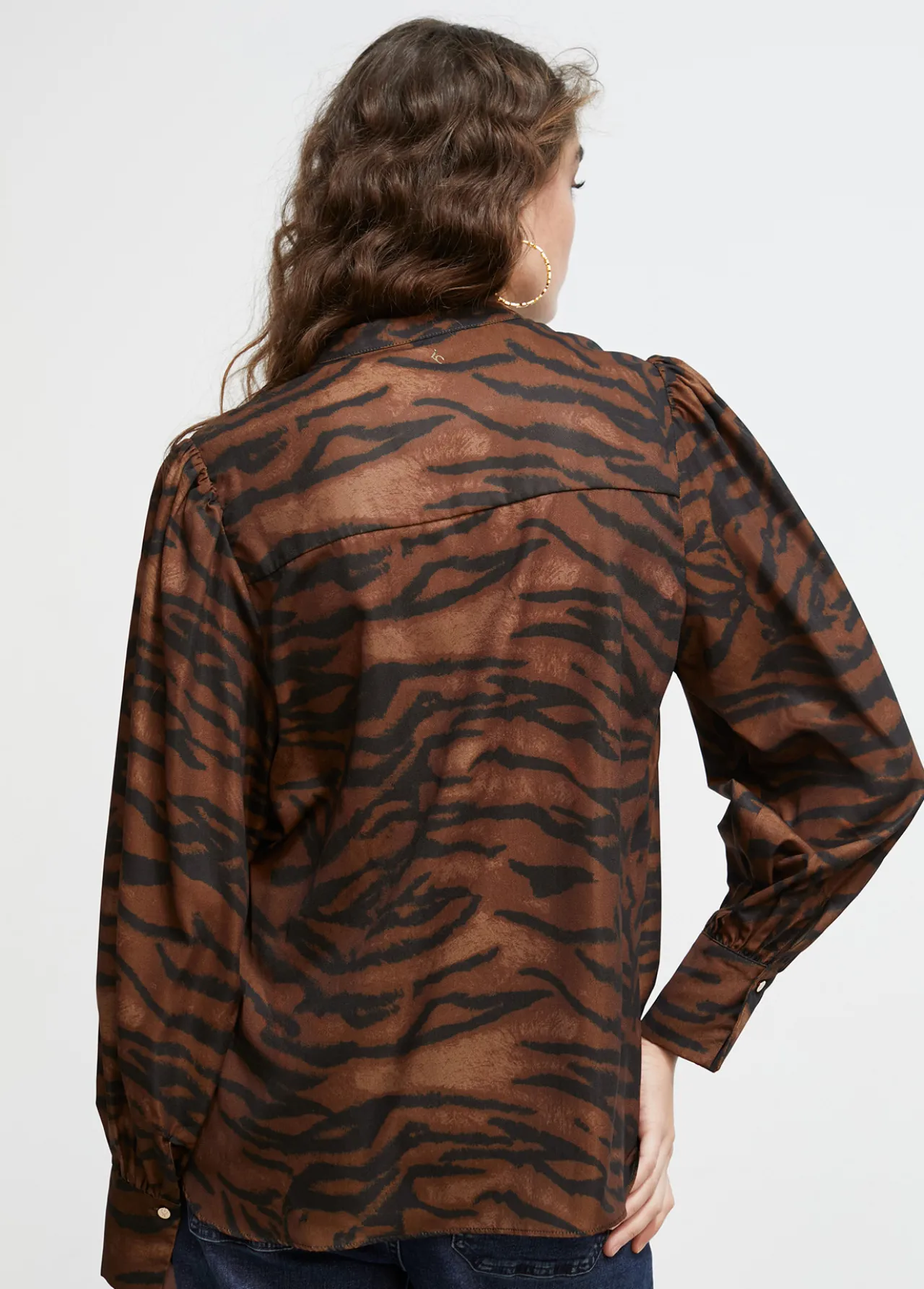 camisa_animal_print_3-1.webp Lola Casademunt Animal Print | Camisas Y Blusas<Camisa animal print MARRON-NEGRO