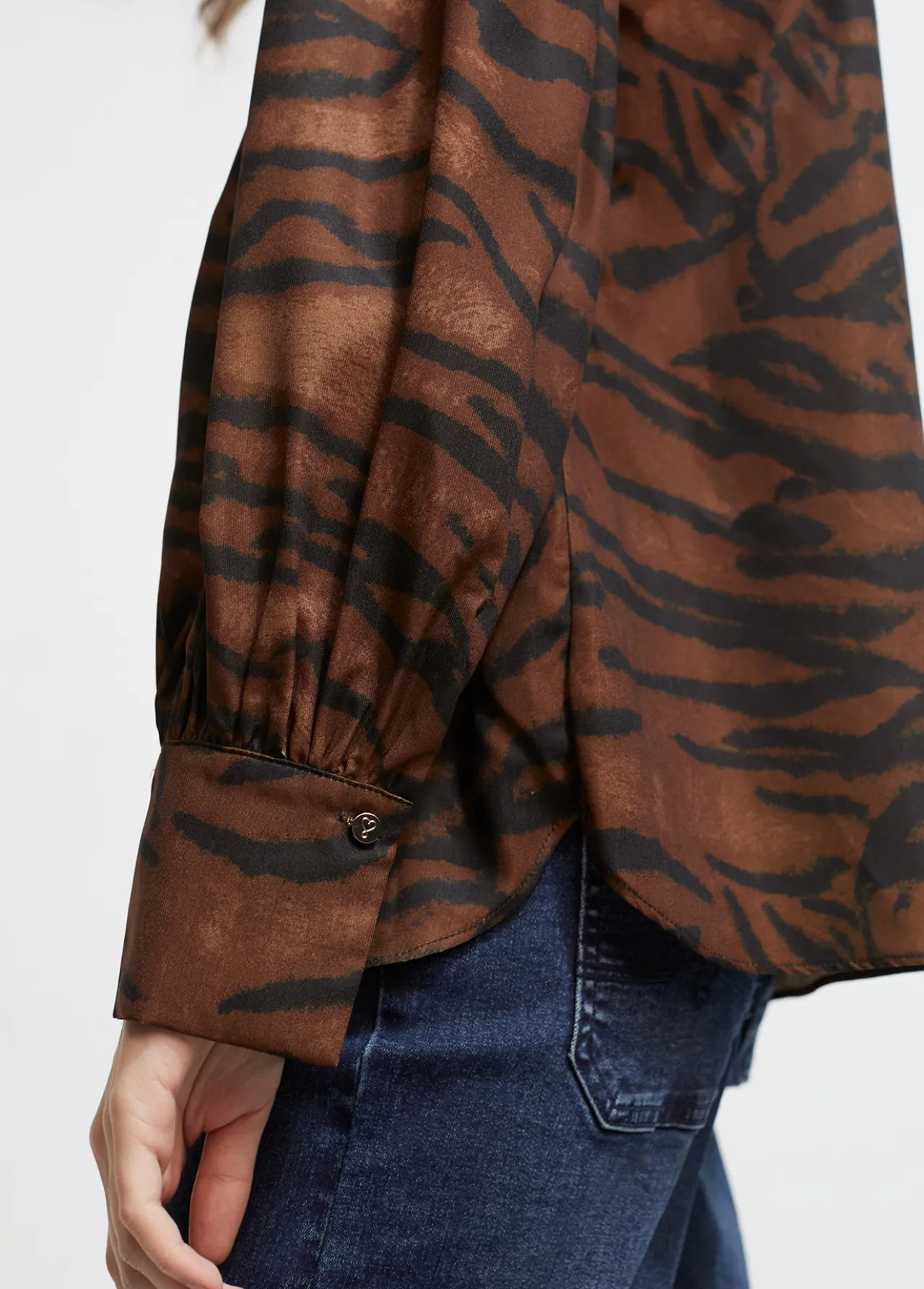 camisa_animal_print_4-1.webp Lola Casademunt Animal Print | Camisas Y Blusas<Camisa animal print MARRON-NEGRO