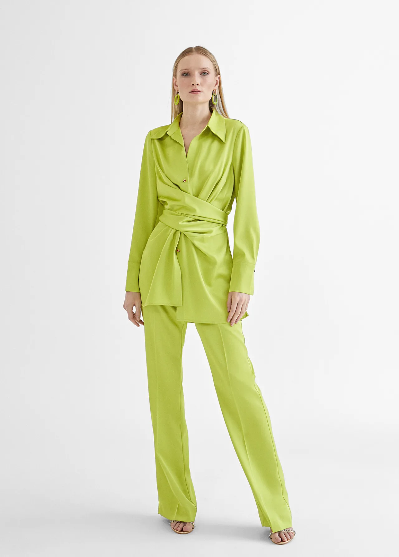 camisa_anudada_0.webp Lola Casademunt Camisas Y Blusas<Camisa anudada LIMA