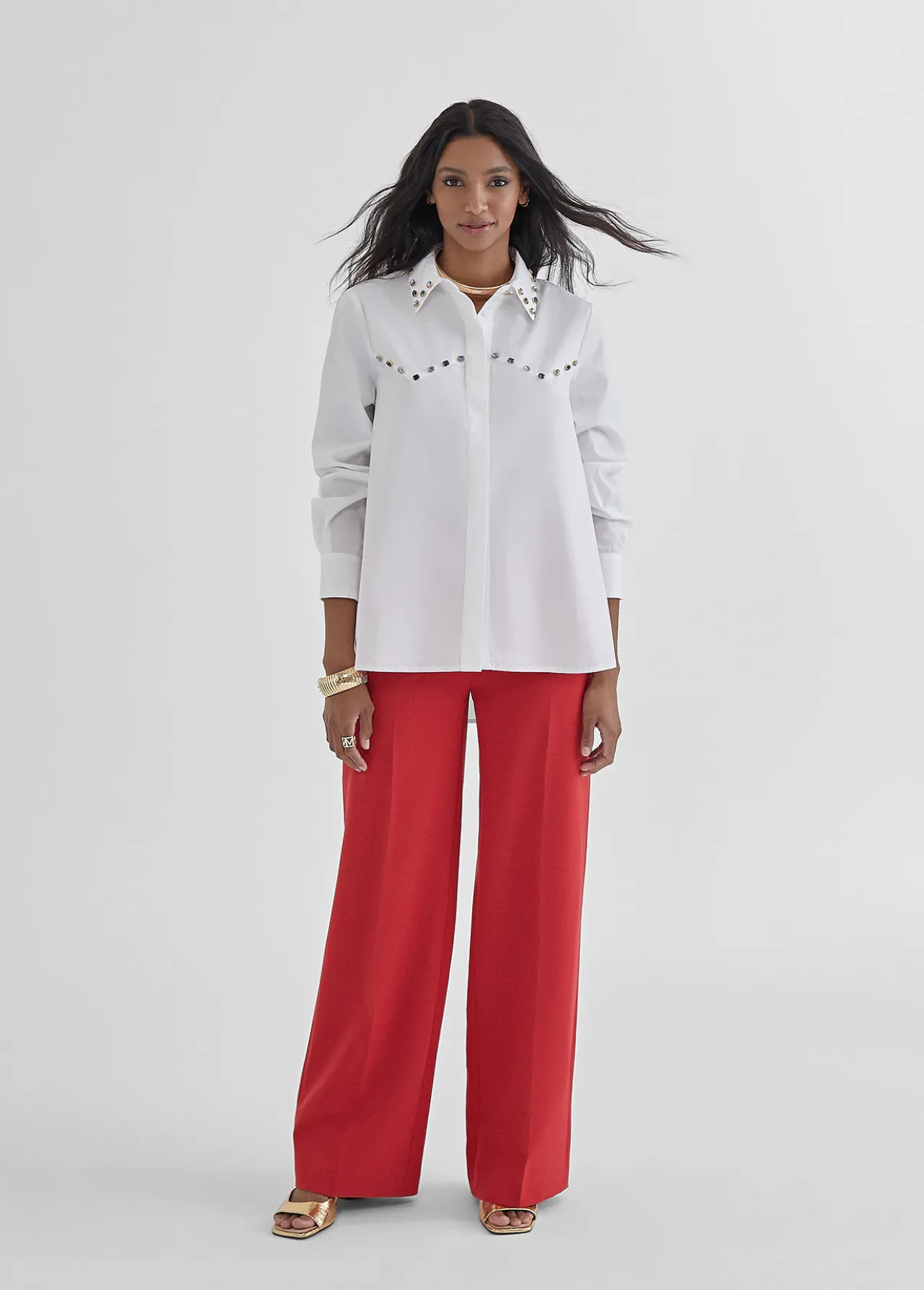 camisa_con_detalle_joyas_0.webp Lola Casademunt Camisas Y Blusas<Camisa con detalle joyas BLANCO