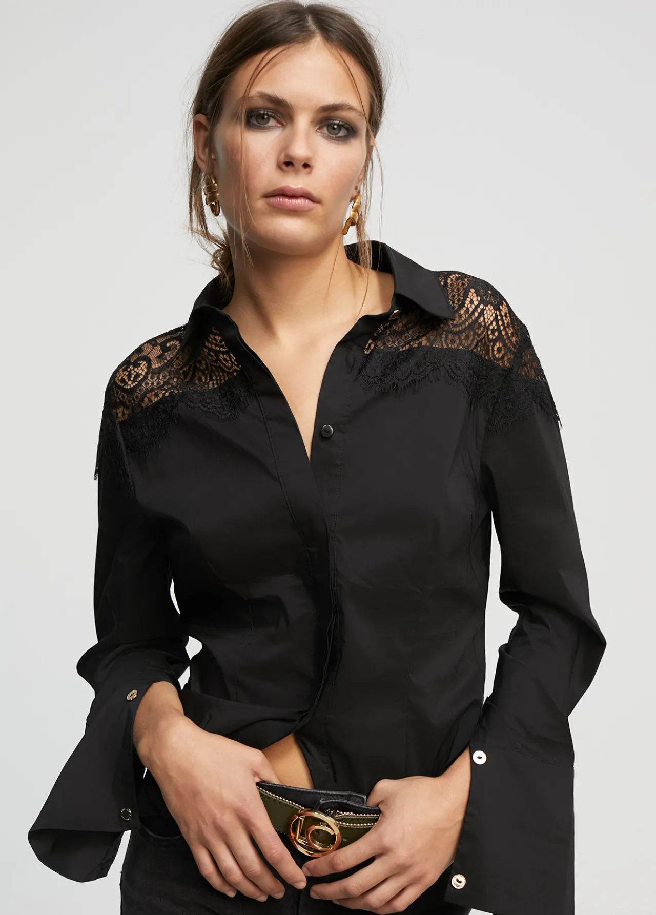 camisa_con_encaje_0-1.webp Lola Casademunt Camisas Y Blusas<Camisa con encaje NEGRO