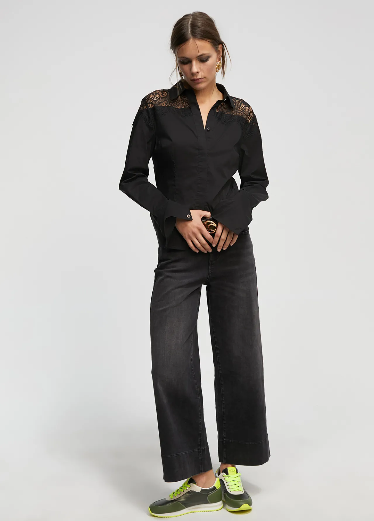 camisa_con_encaje_6.webp Lola Casademunt Camisas Y Blusas<Camisa con encaje NEGRO
