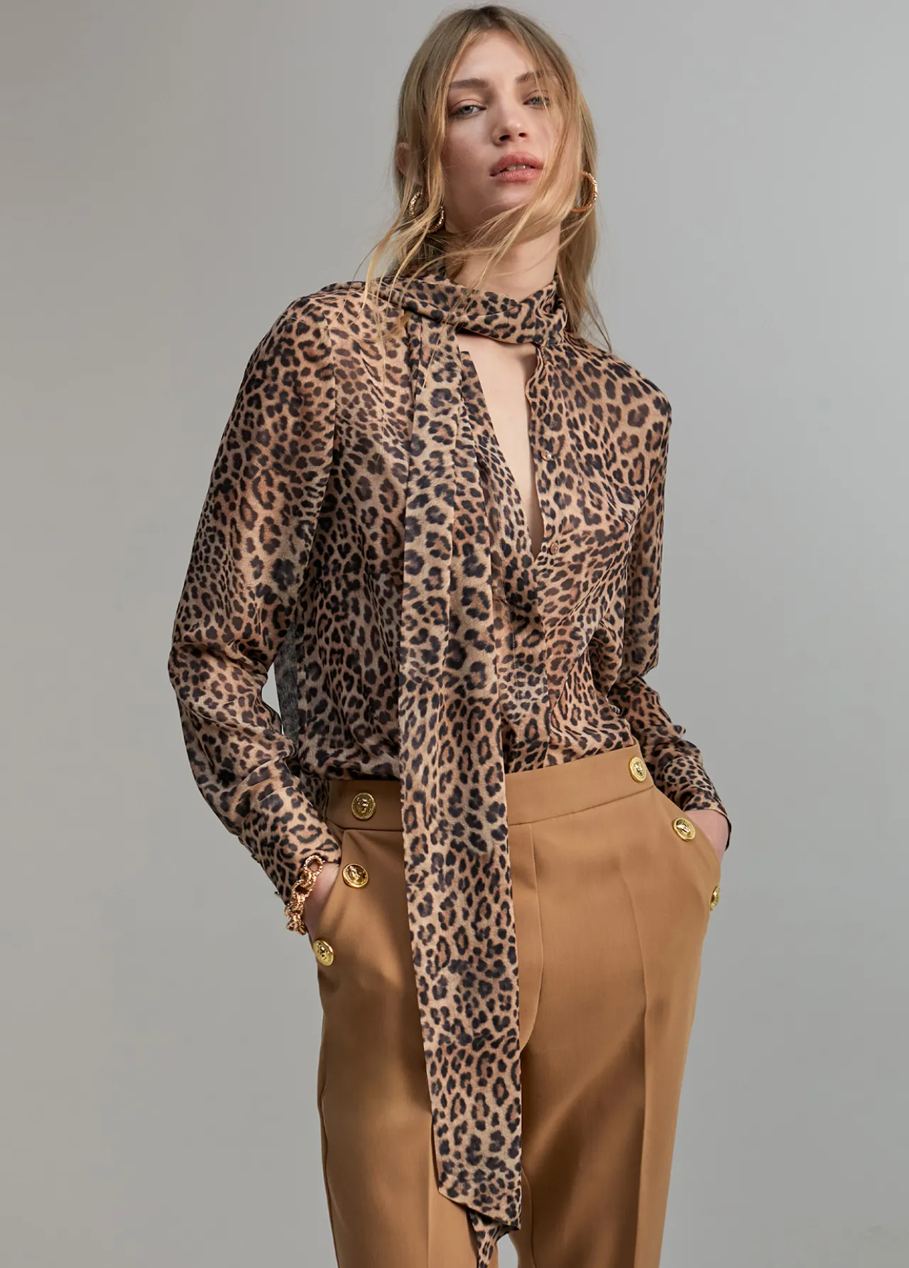 camisa_con_lazada_0.webp Lola Casademunt Animal Print | Camisas Y Blusas<Camisa con lazada MARRON-NEGRO