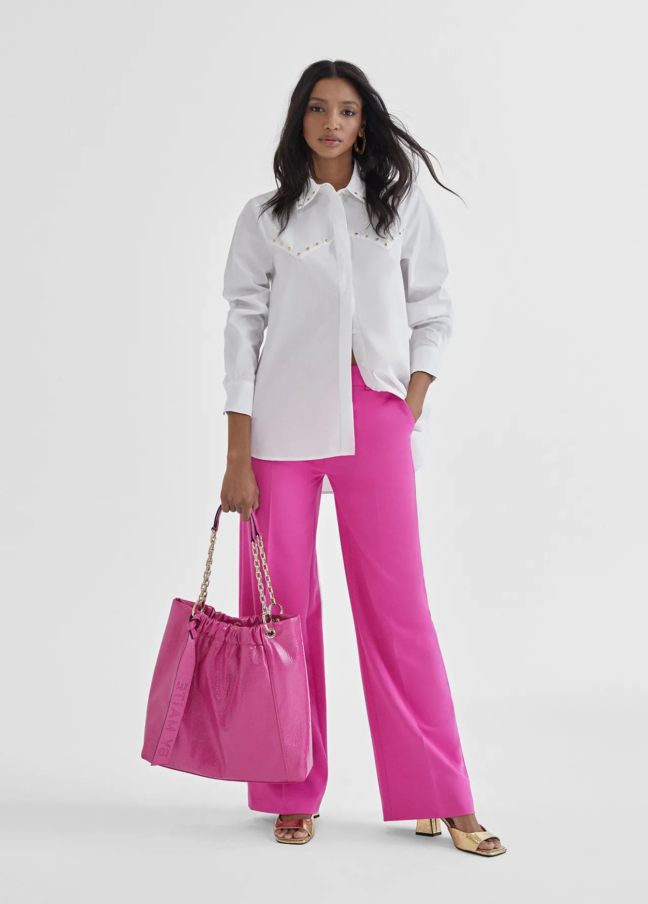 camisa_con_tachas_3.webp Lola Casademunt Camisas Y Blusas<Camisa con tachas BLANCO