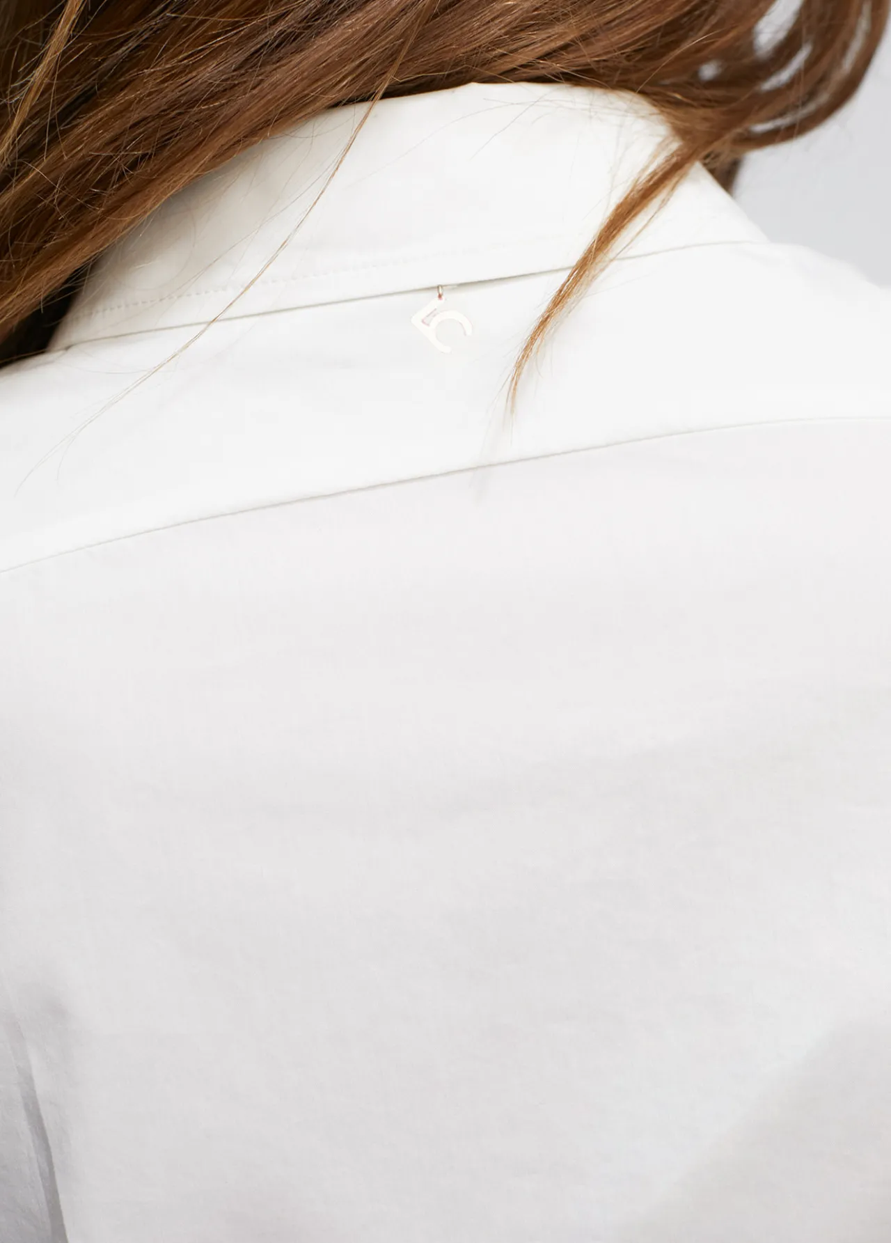 camisa_cropped_5.webp Lola Casademunt Camisas Y Blusas<Camisa cropped BLANCO