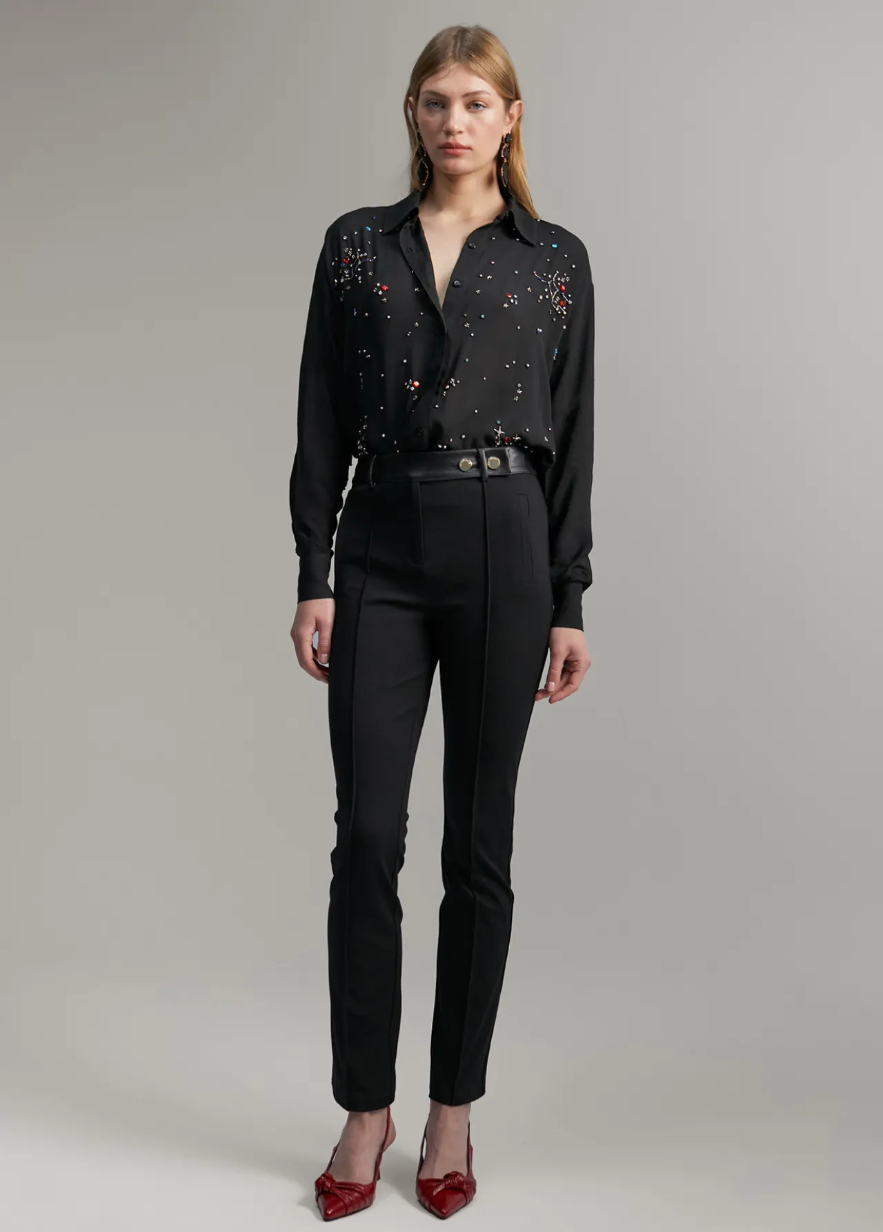 camisa_detalle_joyas_1-1.webp Lola Casademunt Camisas Y Blusas<Camisa detalle joyas NEGRO