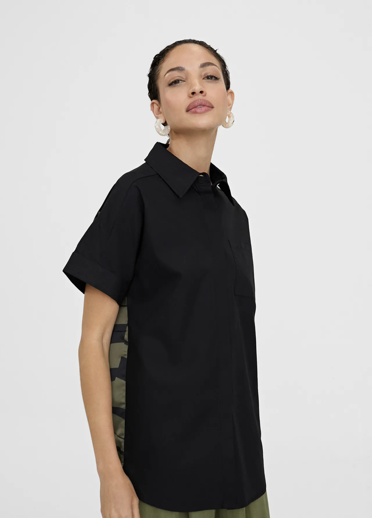 camisa_estampado_espalda_0.webp Lola Casademunt Camisas Y Blusas<Camisa estampado espalda NEGRO-VERDE