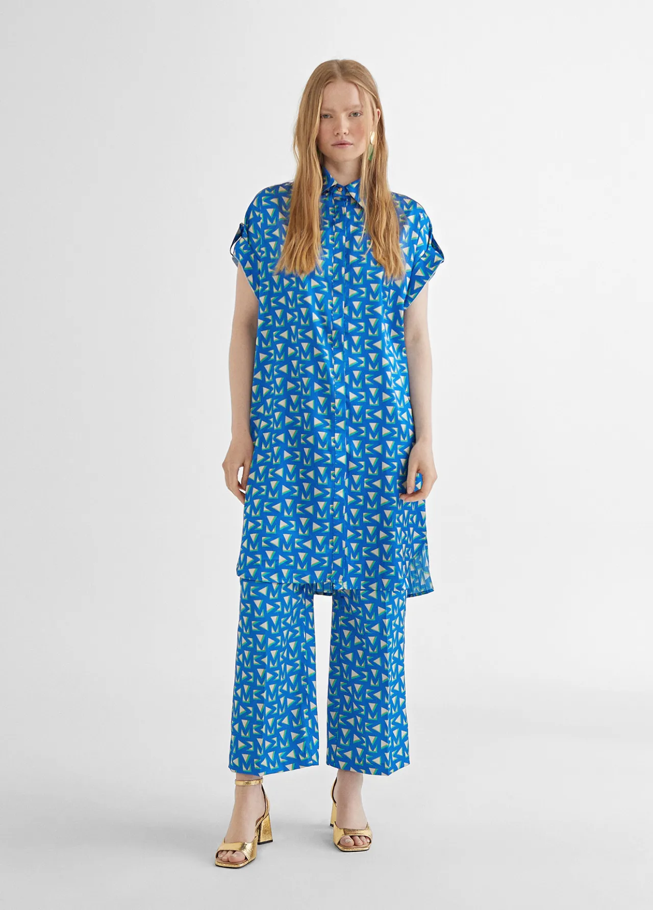 camisa_larga_estampada_0.webp Lola Casademunt Camisas Y Blusas<Camisa larga estampada AZULELECTRICO