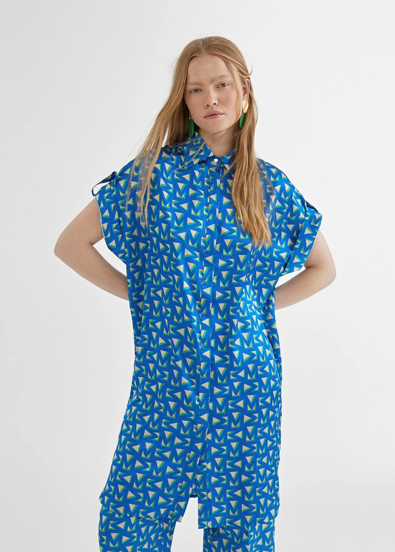 camisa_larga_estampada_3.webp Lola Casademunt Camisas Y Blusas<Camisa larga estampada AZULELECTRICO