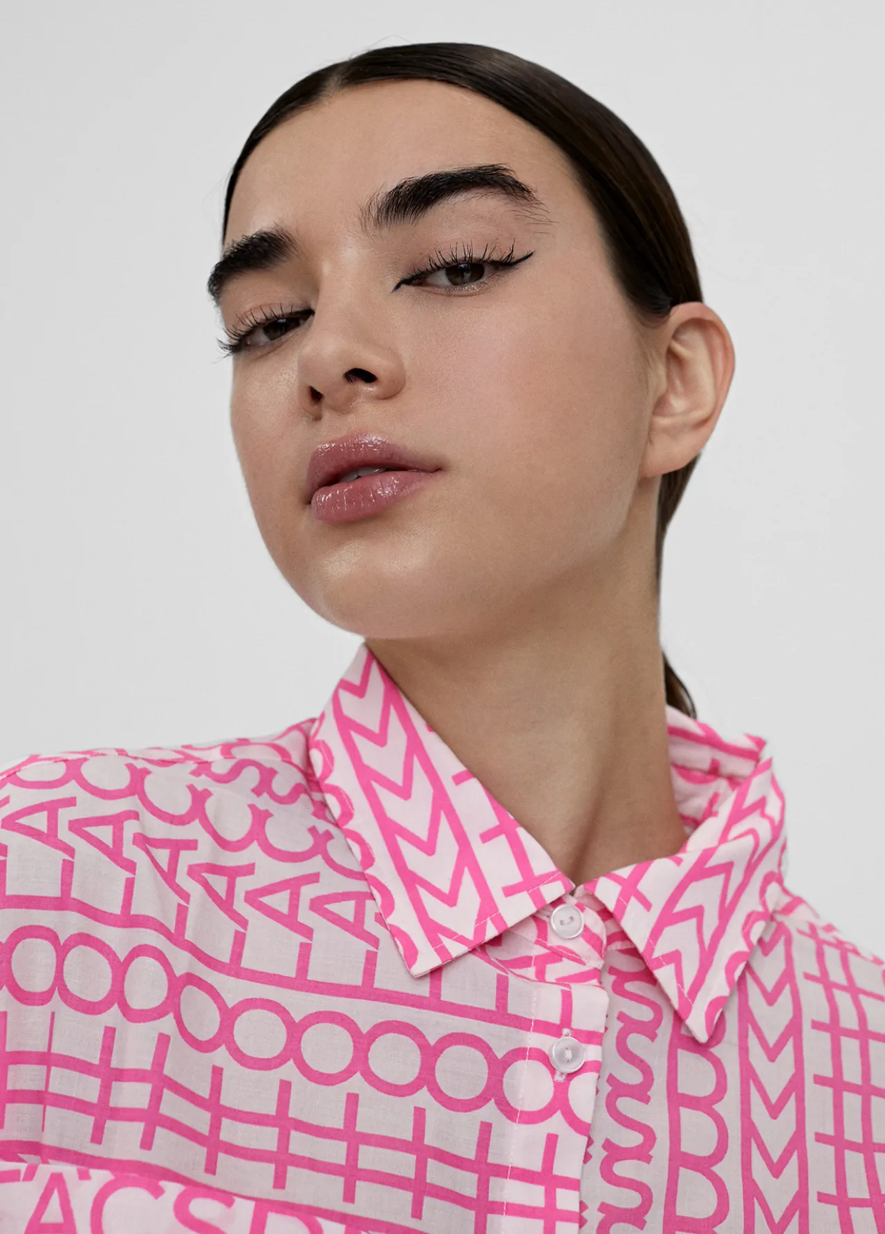camisa_logomana_3.webp Lola Casademunt Camisas Y Blusas<Camisa logomanía AZULELECTRICO