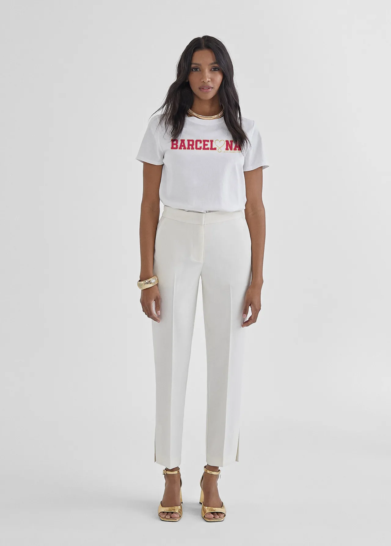 camiseta_bsica_barcelona_en_algodn___lola_casademunt_1.webp Lola Casademunt Camisetas Y Tops<Camiseta básica Barcelona en algodón 100% - Lola Casademunt BLANCO-ROJO