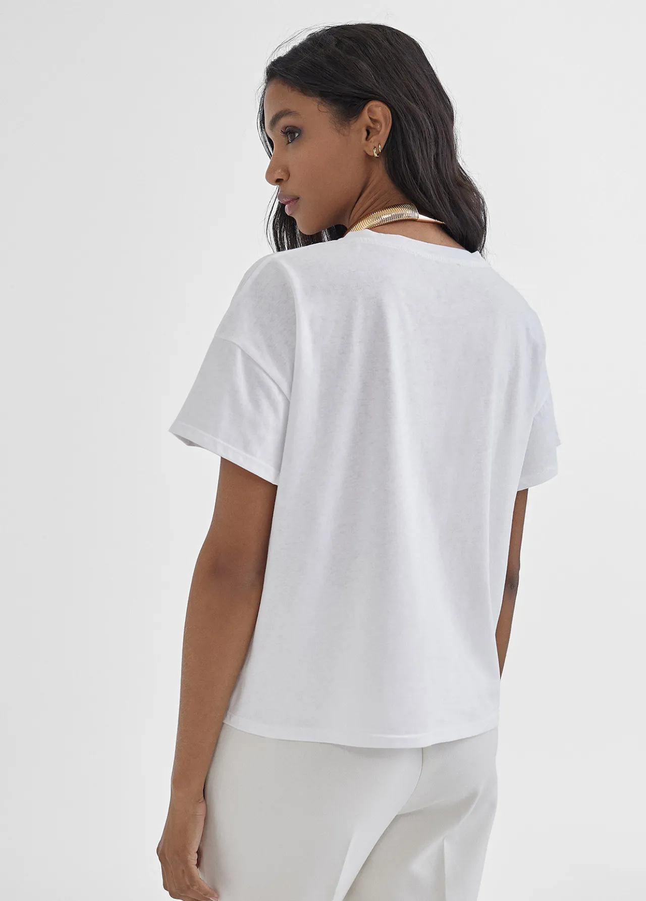 camiseta_bsica_barcelona_en_algodn___lola_casademunt_2.webp Lola Casademunt Camisetas Y Tops<Camiseta básica Barcelona en algodón 100% - Lola Casademunt BLANCO-ROJO