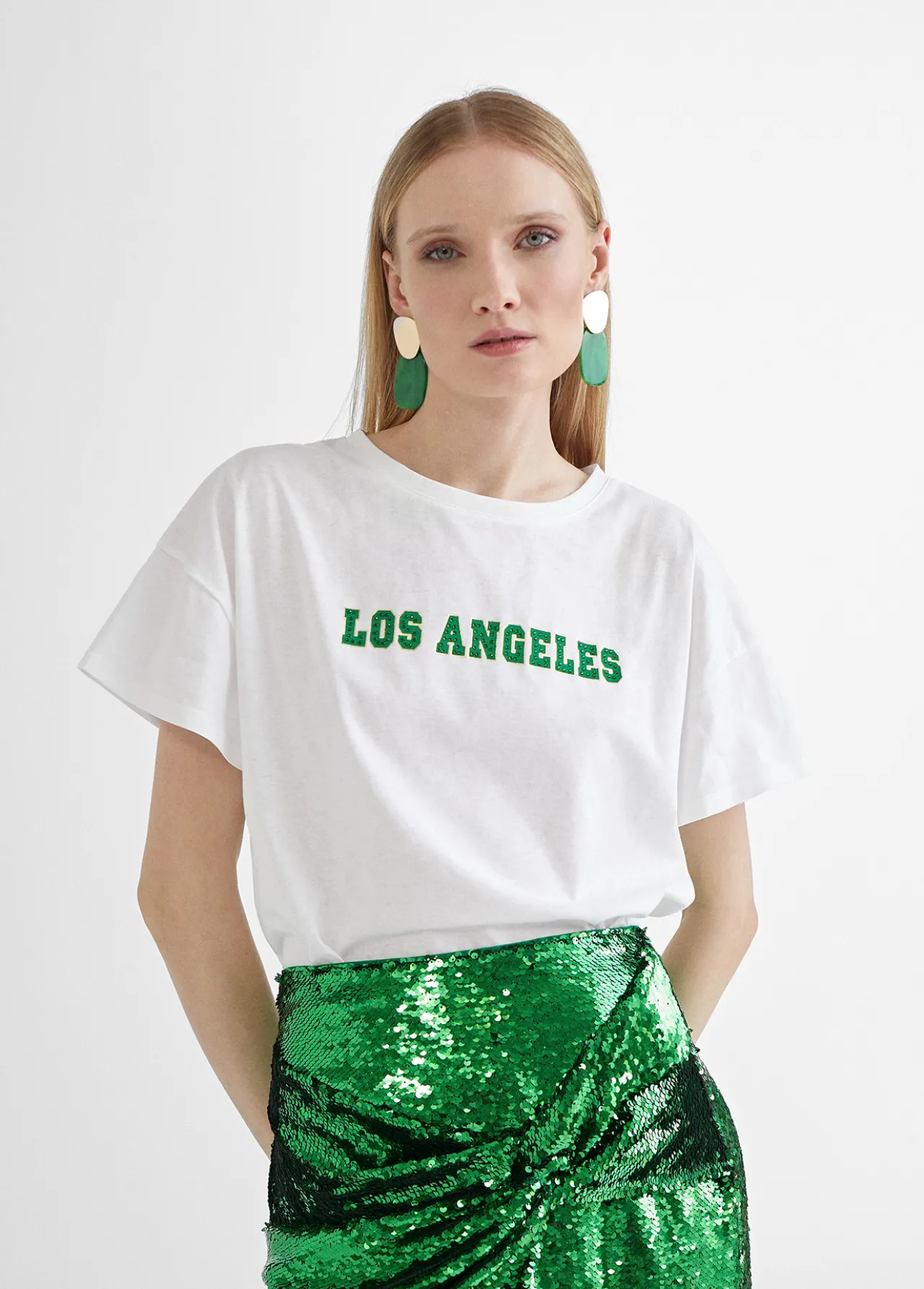 camiseta_city_verde_1.webp Lola Casademunt Camisetas Y Tops<Camiseta city verde BLANCO-ROJO