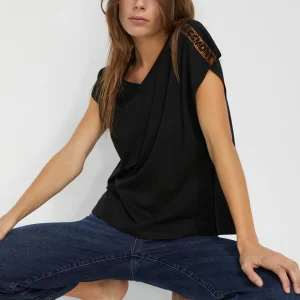 Lola Casademunt Camisetas Y Tops<Camiseta detalle hombros NEGRO