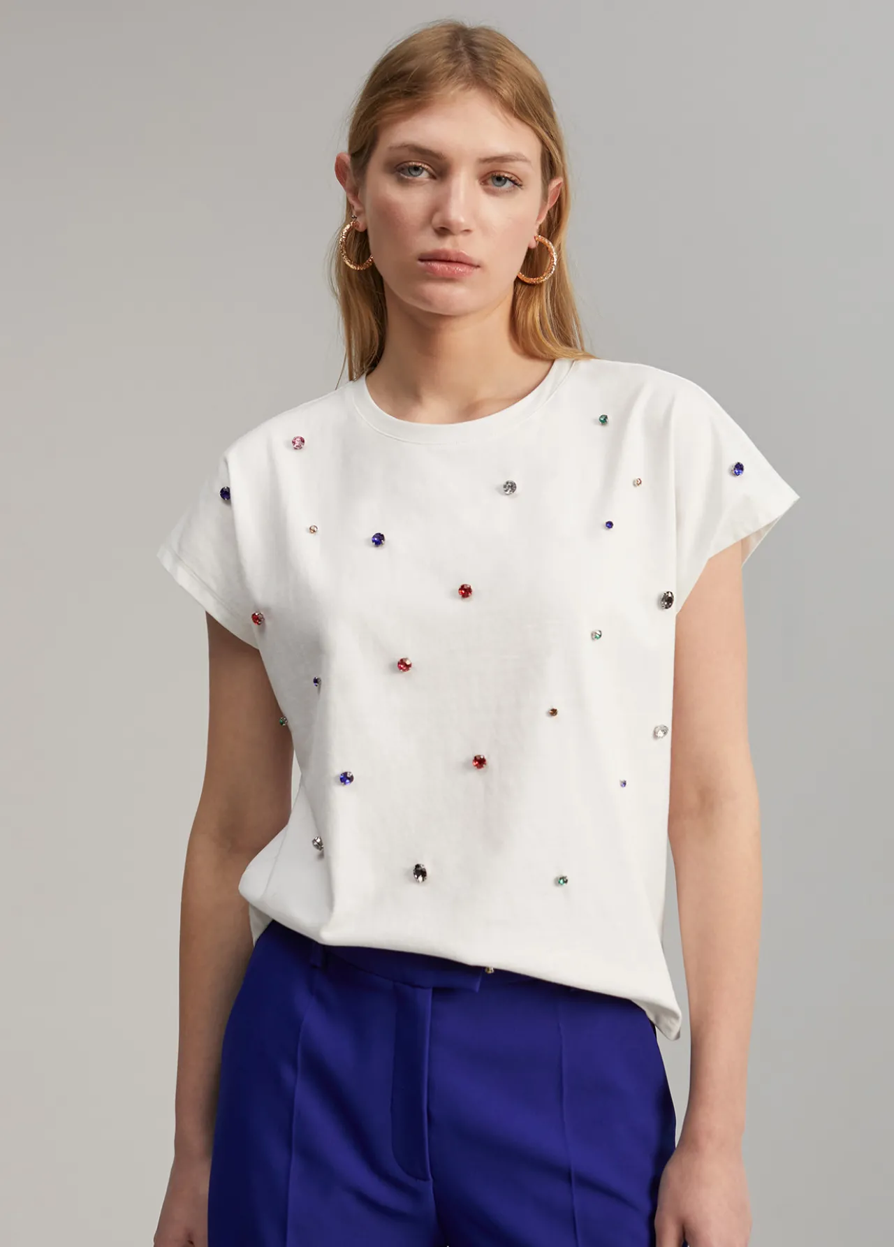 camiseta_detalle_joyas_1.webp Lola Casademunt Camisetas Y Tops<Camiseta detalle joyas NEGRO