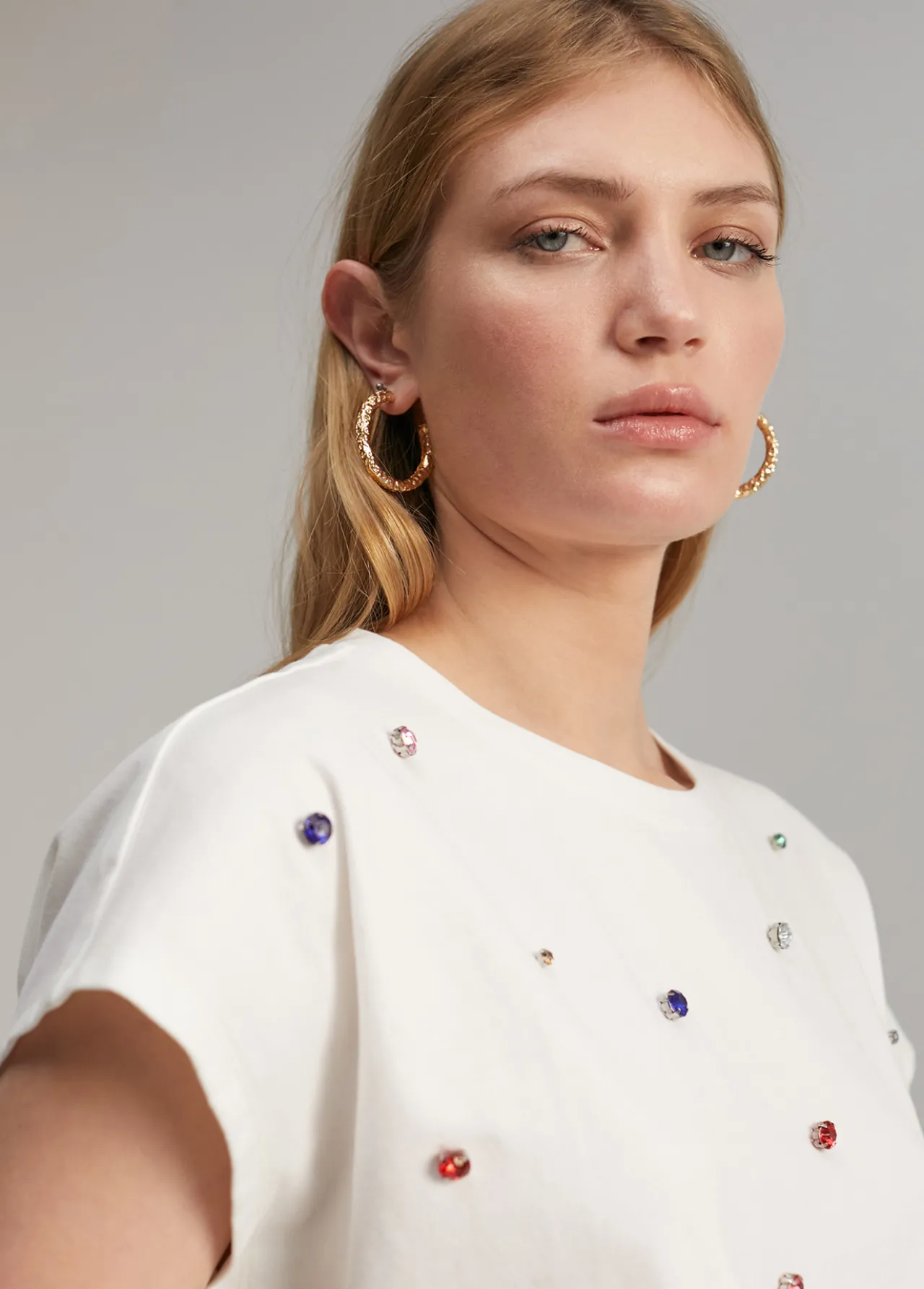 camiseta_detalle_joyas_4.webp Lola Casademunt Camisetas Y Tops<Camiseta detalle joyas NEGRO