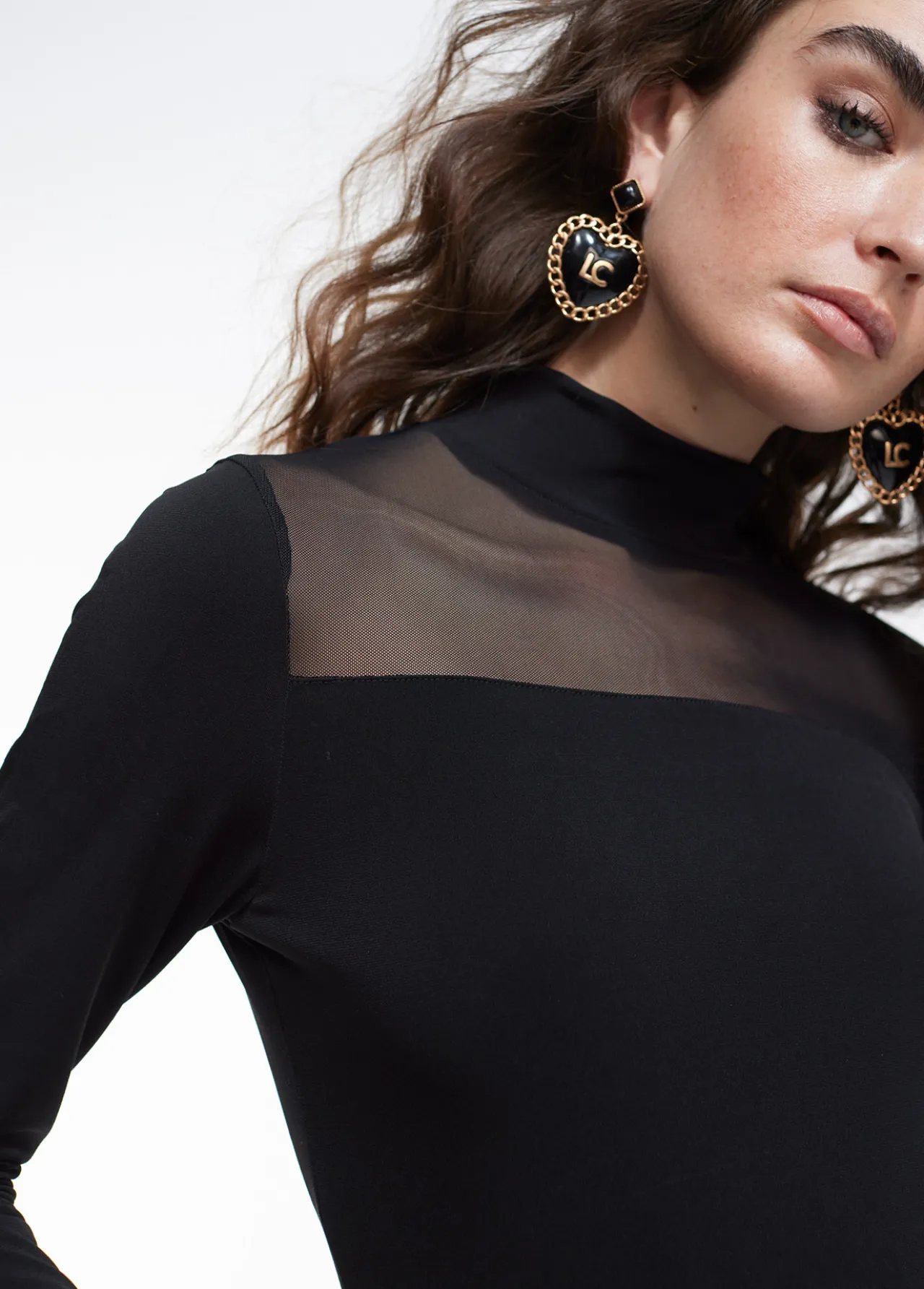 camiseta_detalle_transparencia_3.webp Lola Casademunt Camisetas Y Tops<Camiseta detalle transparencia NEGRO