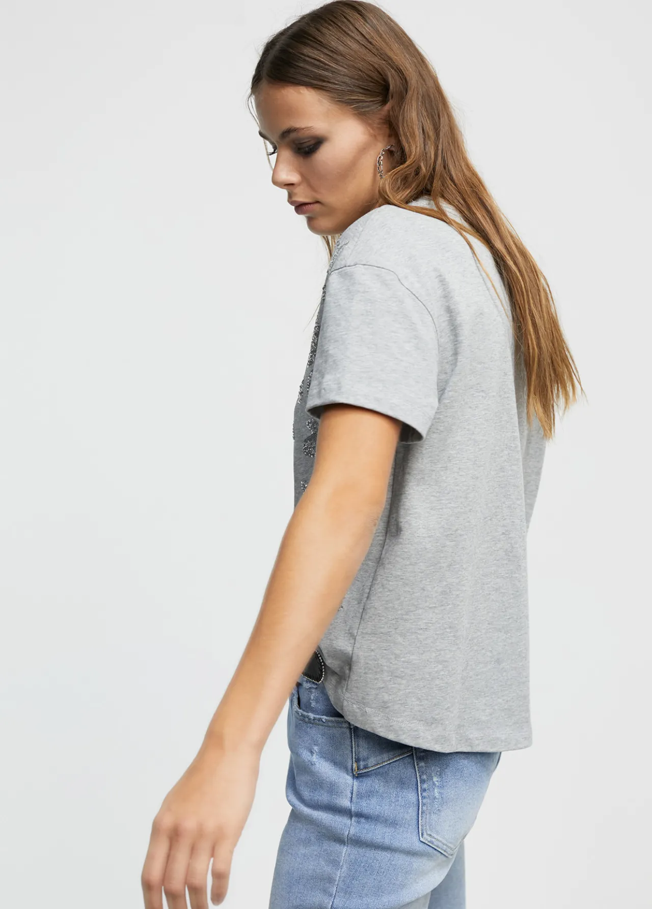 camiseta_lentejuelas_3.webp Lola Casademunt Camisetas Y Tops<Camiseta lentejuelas GRIS