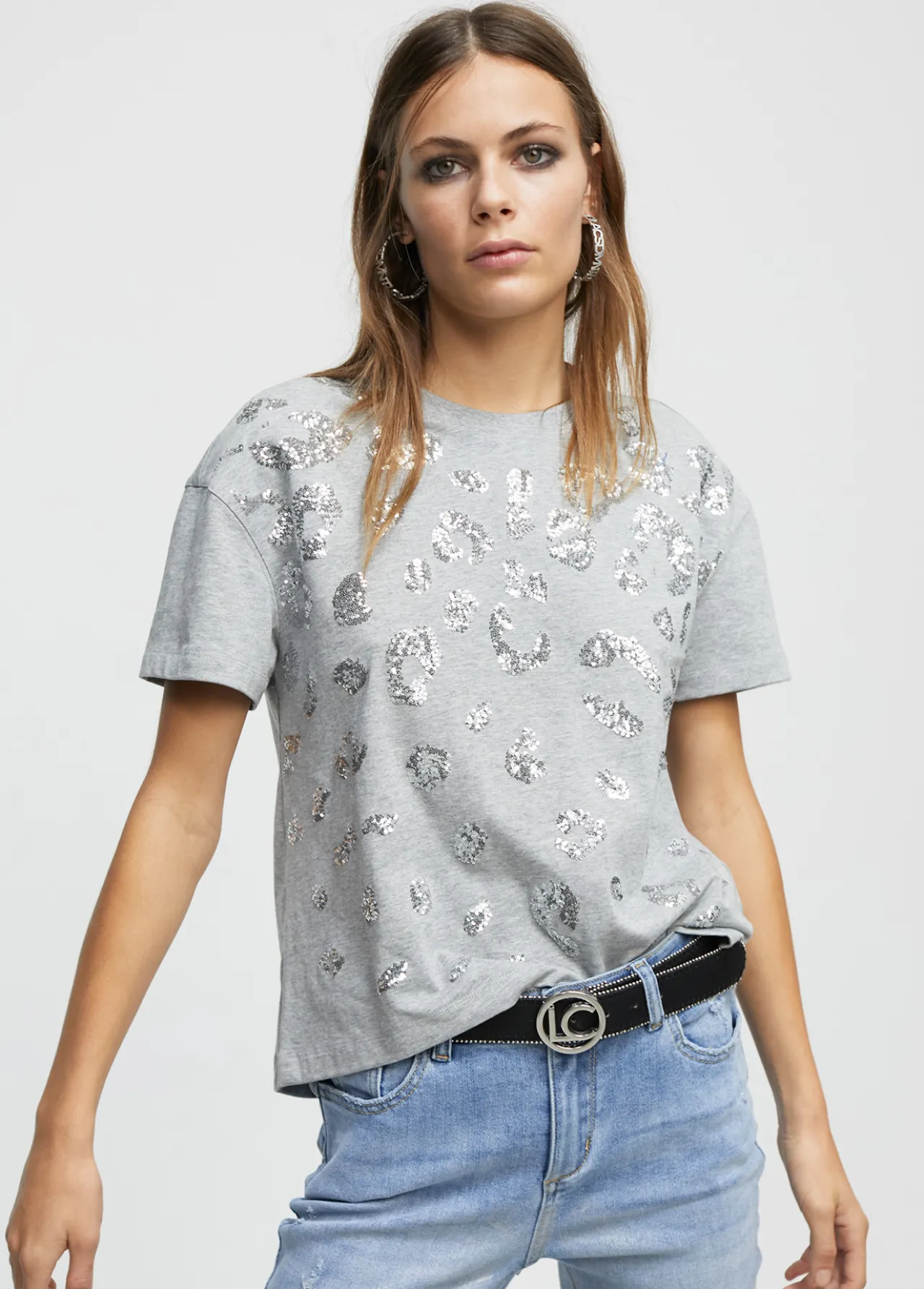 camiseta_lentejuelas_4.webp Lola Casademunt Camisetas Y Tops<Camiseta lentejuelas GRIS