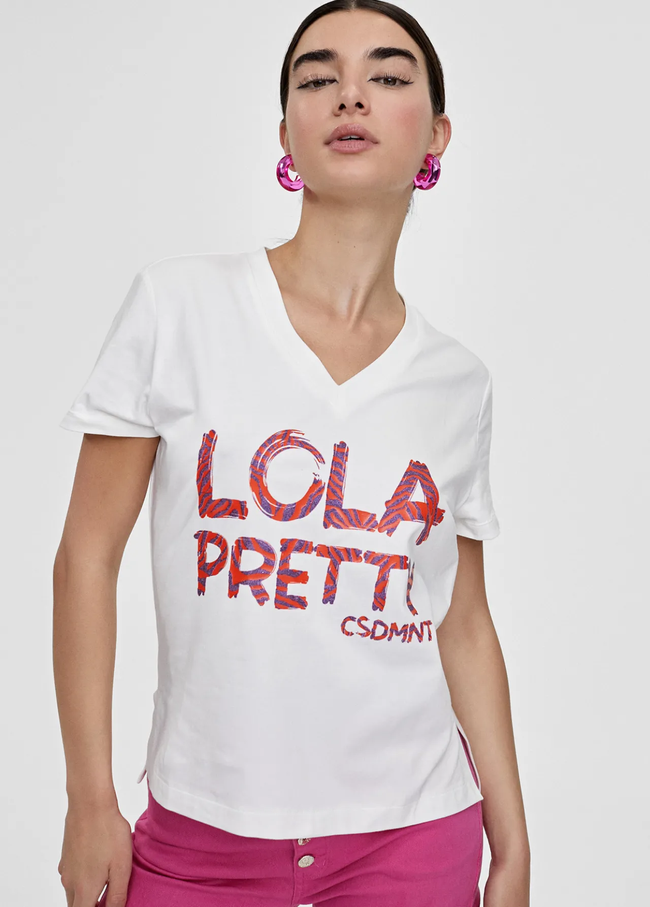 camiseta_lola_pretty_1.webp Lola Casademunt Camisetas Y Tops<Camiseta Lola Pretty BLANCO-ROSA