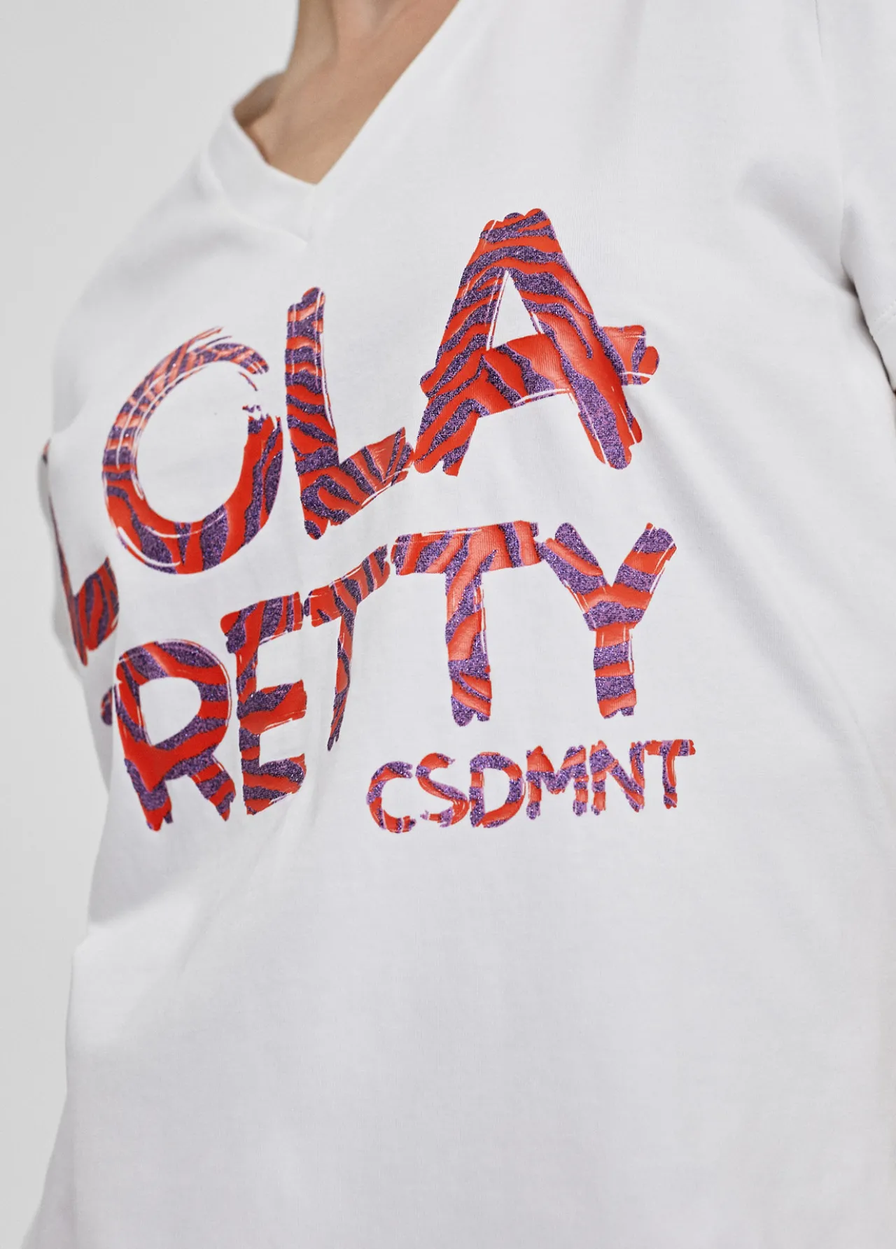 camiseta_lola_pretty_2.webp Lola Casademunt Camisetas Y Tops<Camiseta Lola Pretty BLANCO-ROSA
