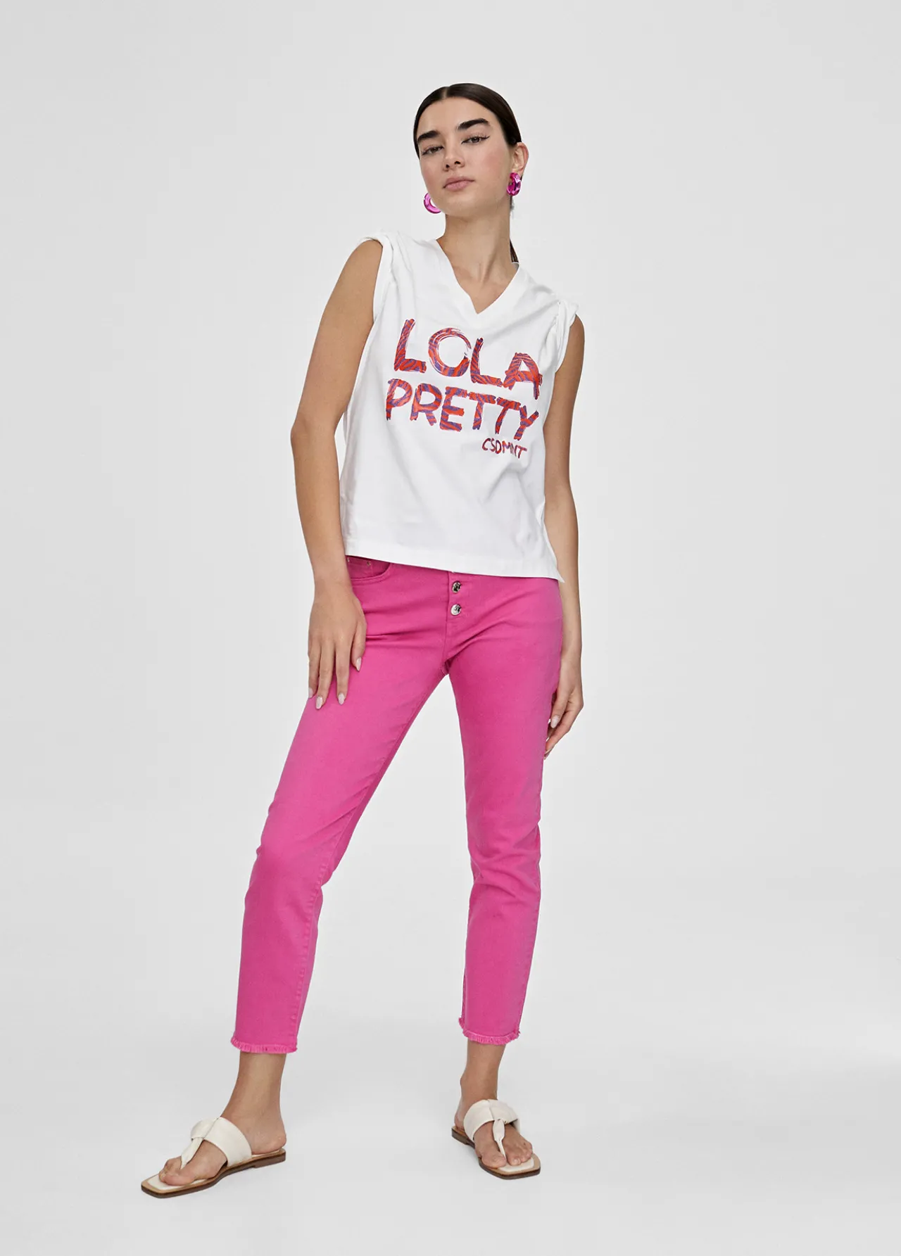 camiseta_lola_pretty_3.webp Lola Casademunt Camisetas Y Tops<Camiseta Lola Pretty BLANCO-ROSA