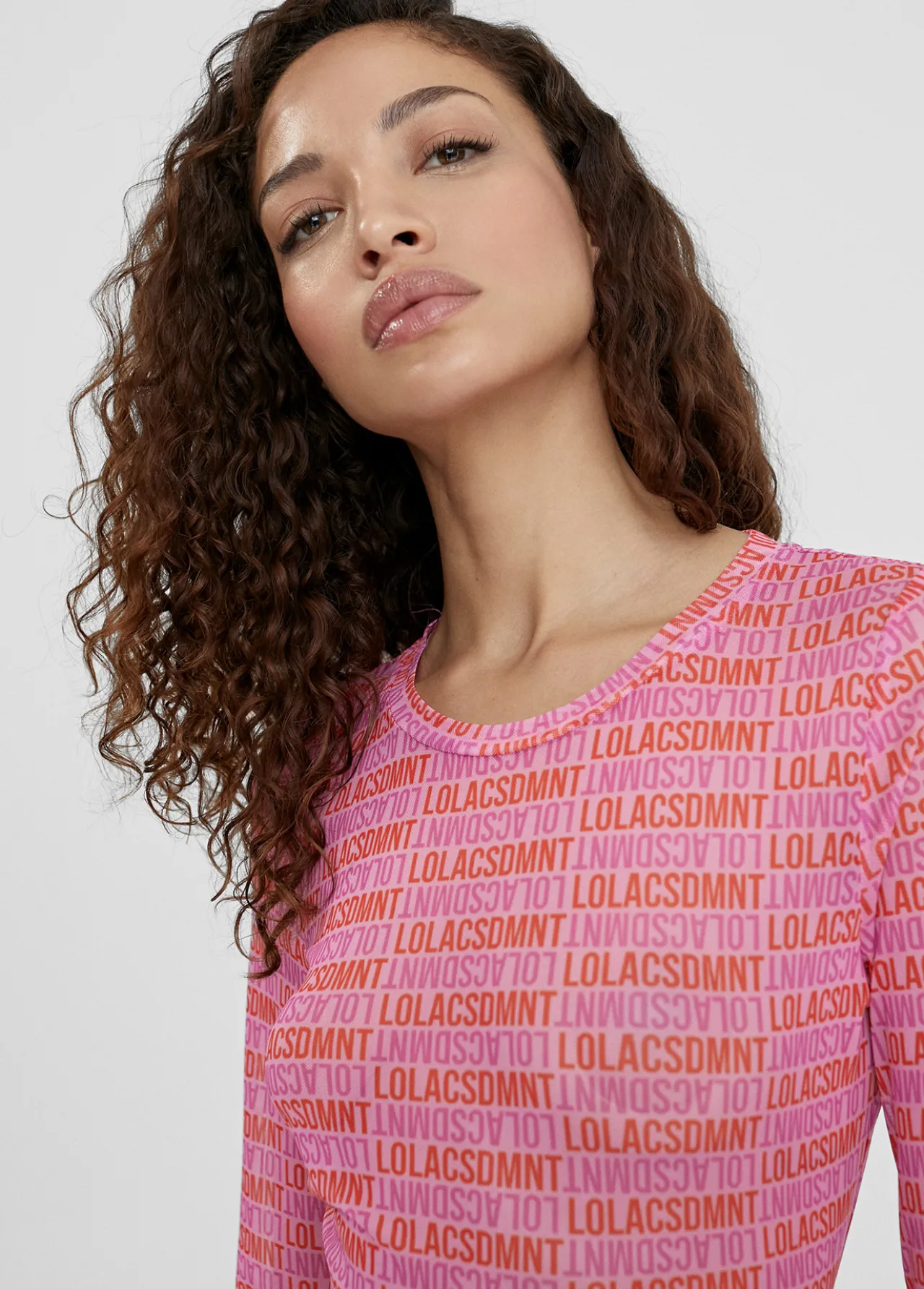 camiseta_monograma_4.webp Lola Casademunt Camisetas Y Tops<Camiseta monograma ROJO-ROSA