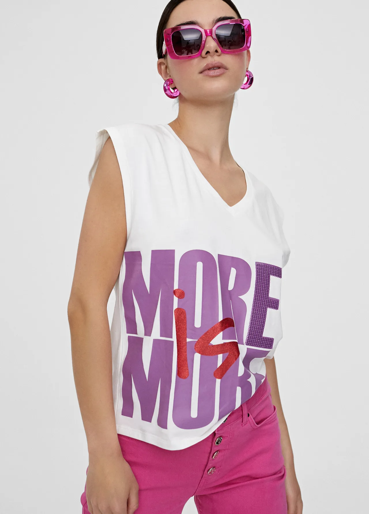 camiseta_more_is_more_0.webp Lola Casademunt Camisetas Y Tops<Camiseta more is more BLANCO-ROSA
