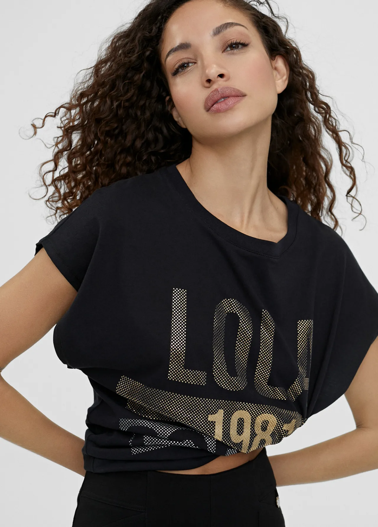 camiseta_posicionado_frontal_0.webp Lola Casademunt Camisetas Y Tops<Camiseta posicionado frontal NEGRO