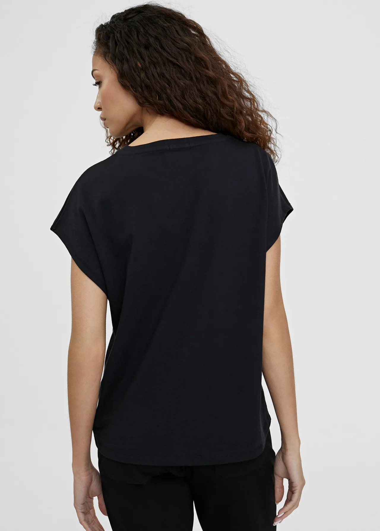 camiseta_posicionado_frontal_3.webp Lola Casademunt Camisetas Y Tops<Camiseta posicionado frontal NEGRO
