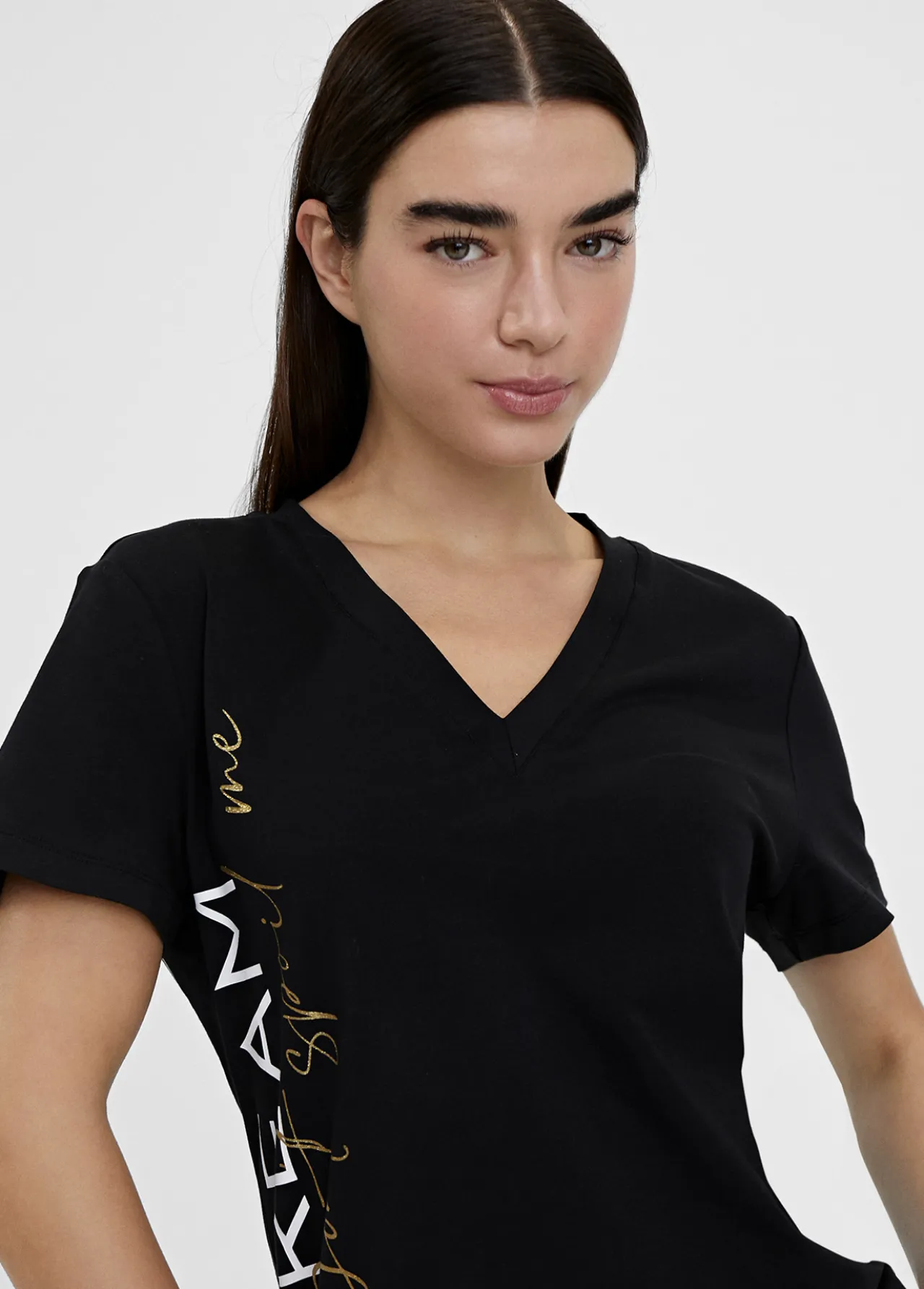 camiseta_posicionado_letras_4.webp Lola Casademunt Camisetas Y Tops<Camiseta posicionado letras NEGRO