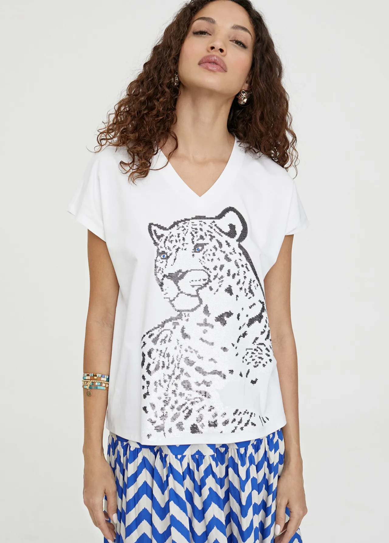 camiseta_posicionado_trigre_3.webp Lola Casademunt Camisetas Y Tops<Camiseta posicionado trigre BLANCO