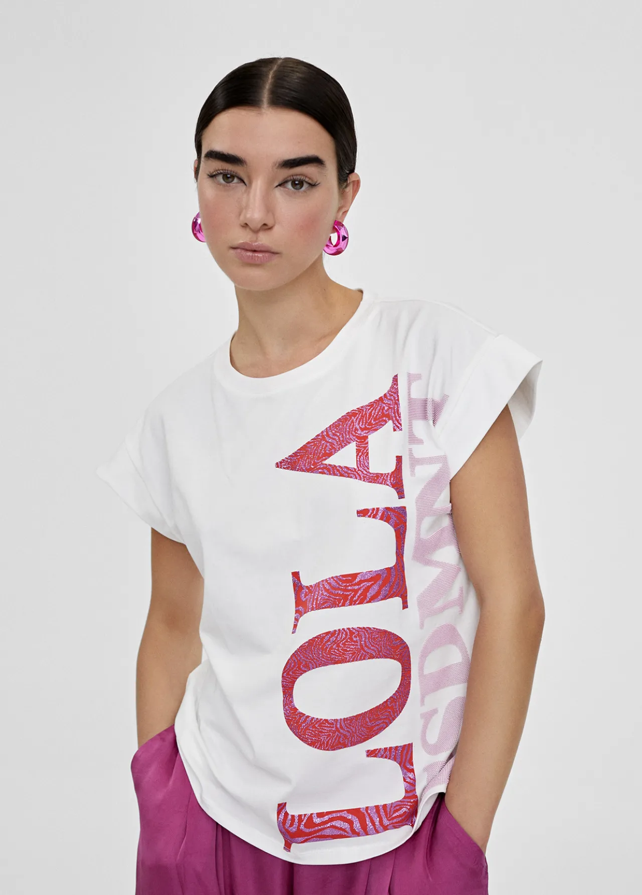 camiseta_posicionado_vertica_lola_3.webp Lola Casademunt Camisetas Y Tops<Camiseta posicionado vertica Lola BLANCO-ROSA