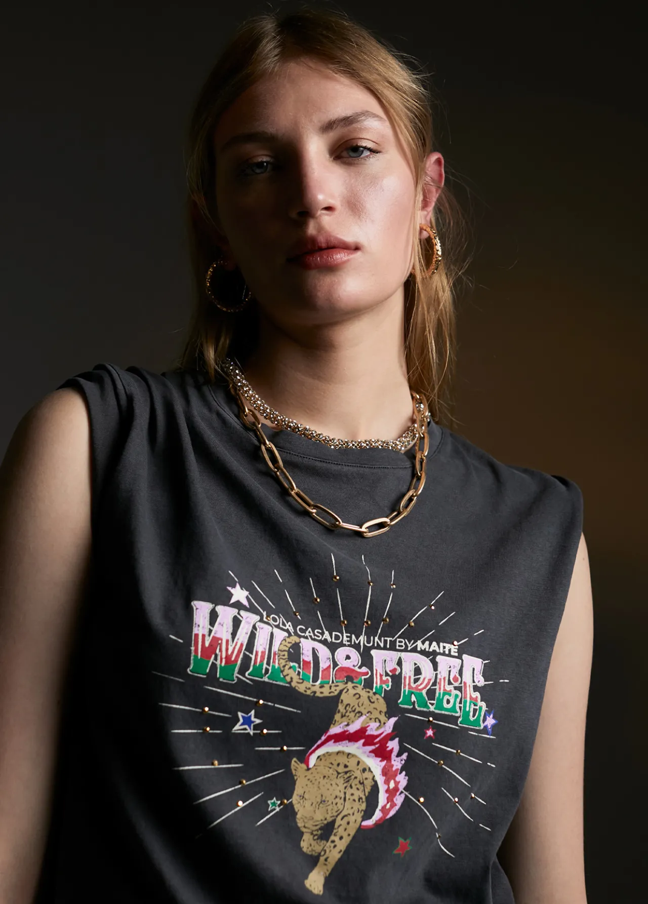 camiseta_tigre_desgastada_1.webp Lola Casademunt Camisetas Y Tops<Camiseta tigre desgastada GRISOSCURO