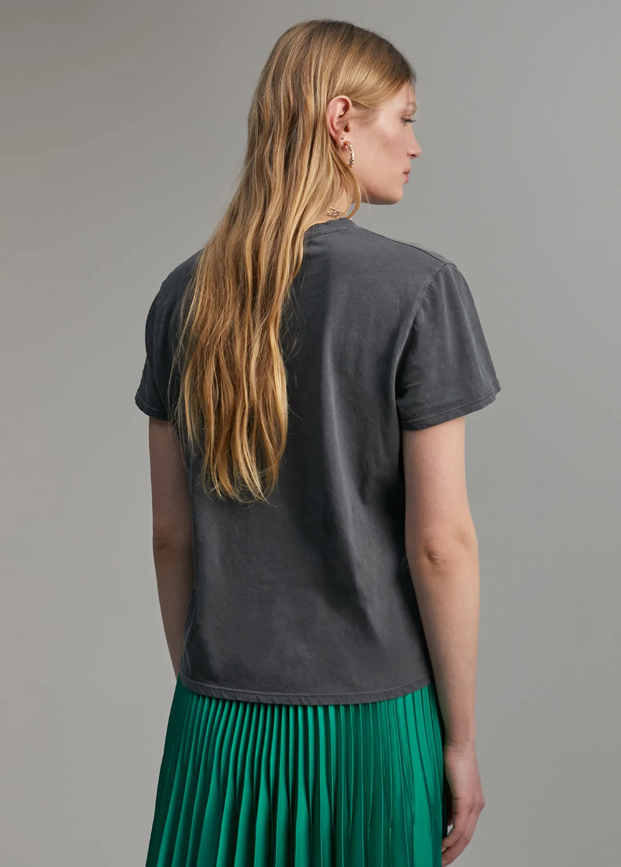 camiseta_tigre_desgastada_2.webp Lola Casademunt Camisetas Y Tops<Camiseta tigre desgastada GRISOSCURO