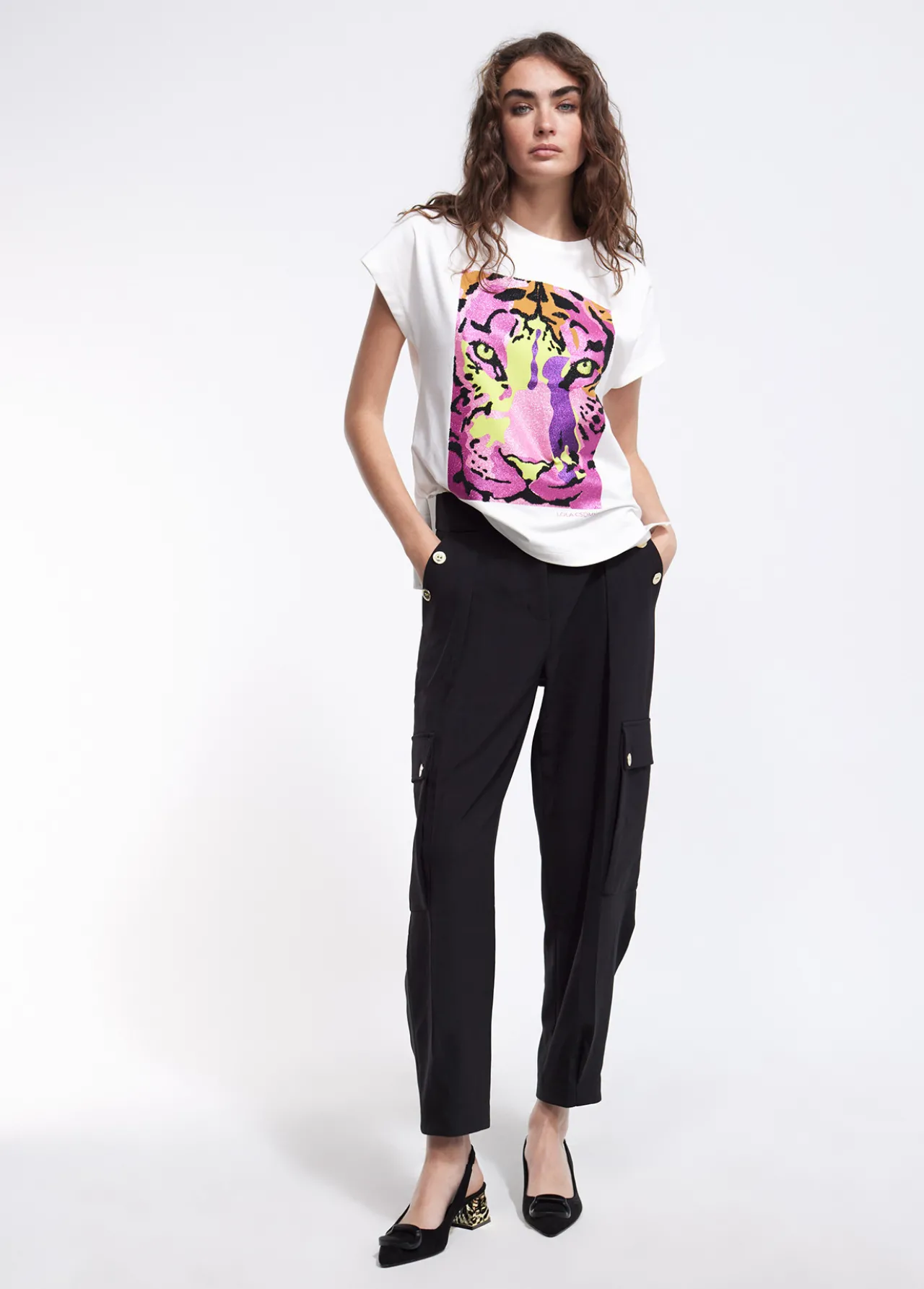 camiseta_tigre_multicolor_2.webp Lola Casademunt Camisetas Y Tops<Camiseta tigre multicolor BLANCO