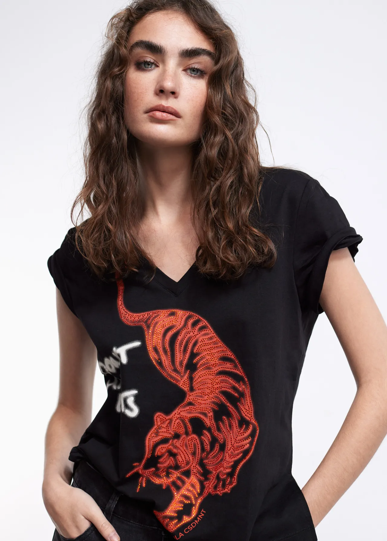 camiseta_tigre_strass_3.webp Lola Casademunt Camisetas Y Tops<Camiseta tigre strass NEGRO
